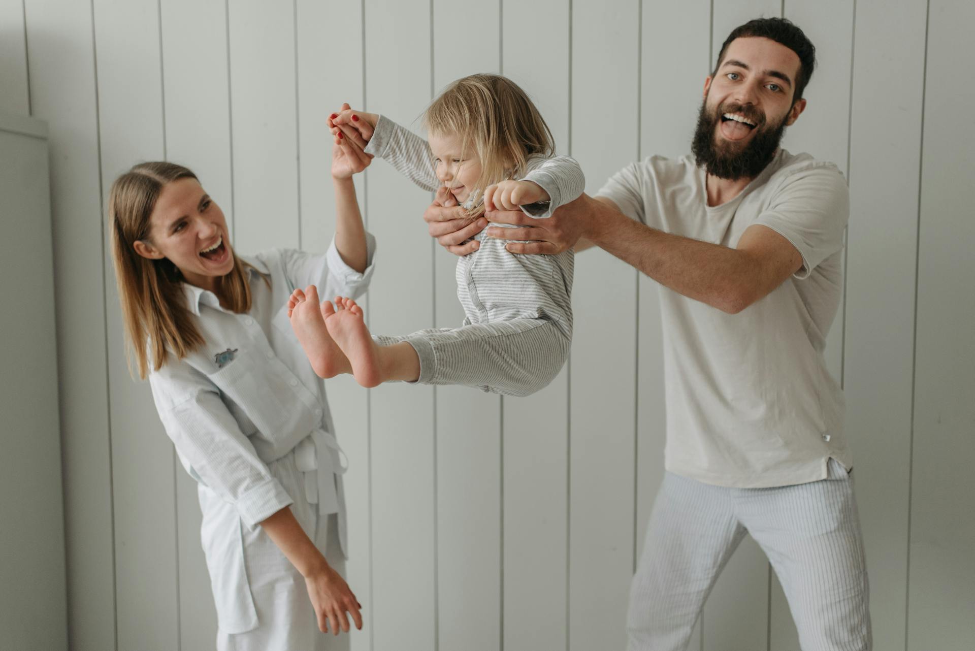 Un homme et une femme avec une petite fille | Source : Pexels