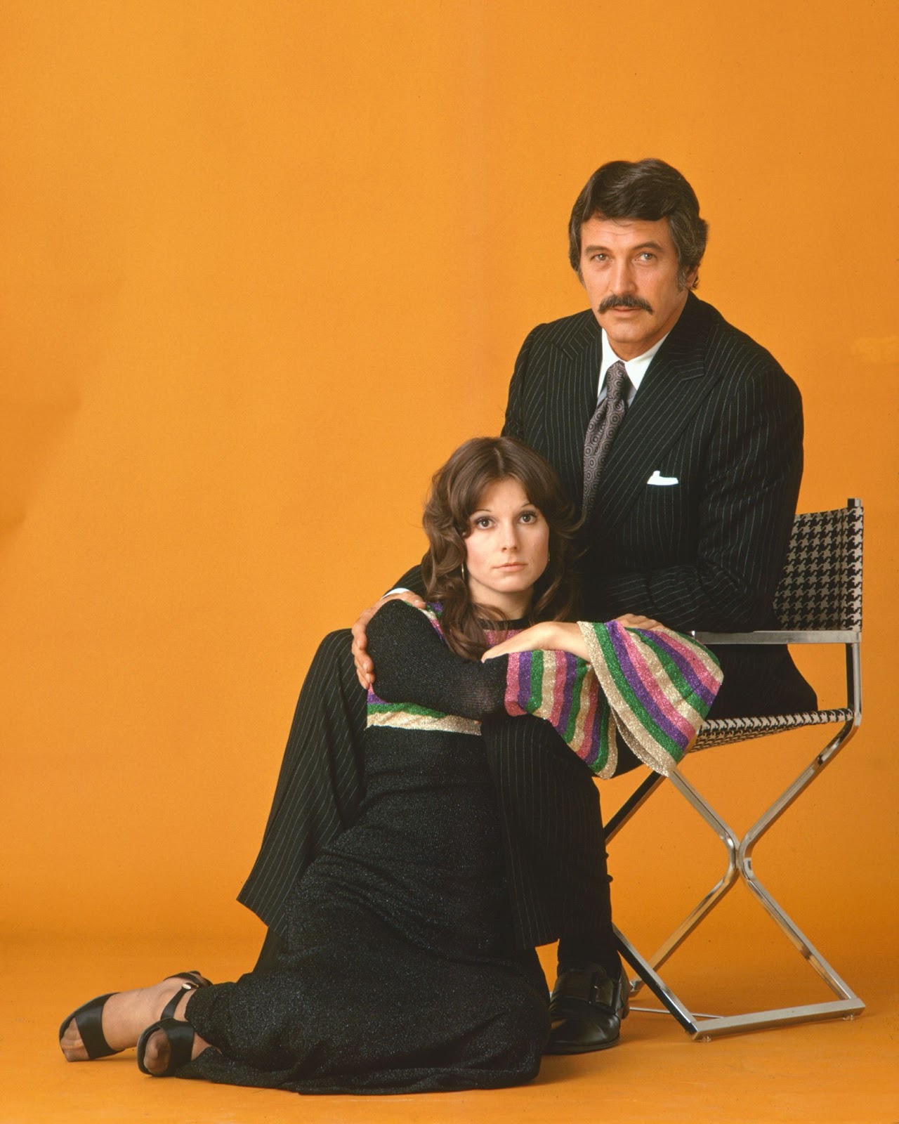 Susan Saint James et Rock Hudson lors d'une séance photo promotionnelle pour « McMillan & Wife » en 1974. | Source : Getty Images