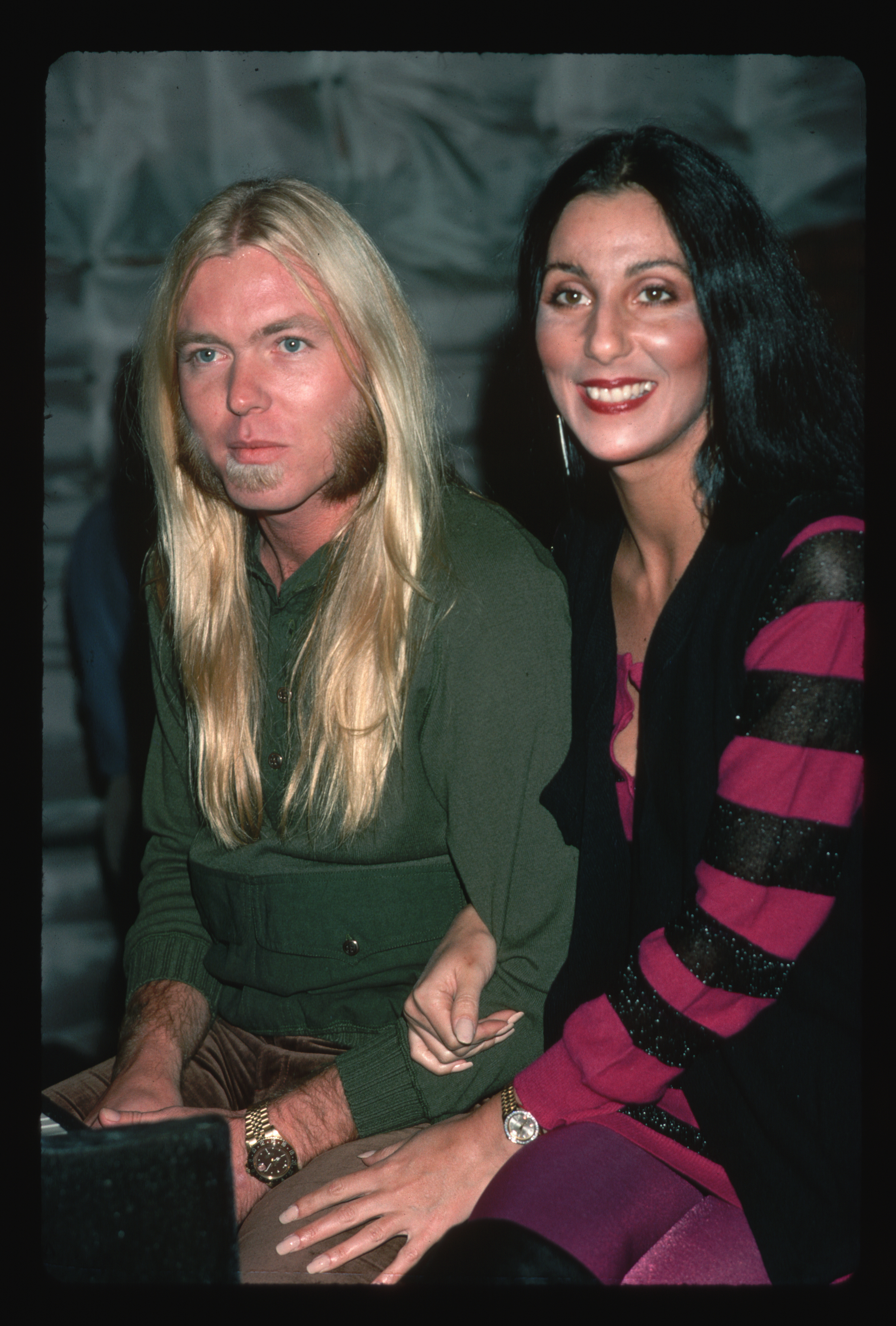 Gregg Allman et Cher en 1977. | Source : Getty Images