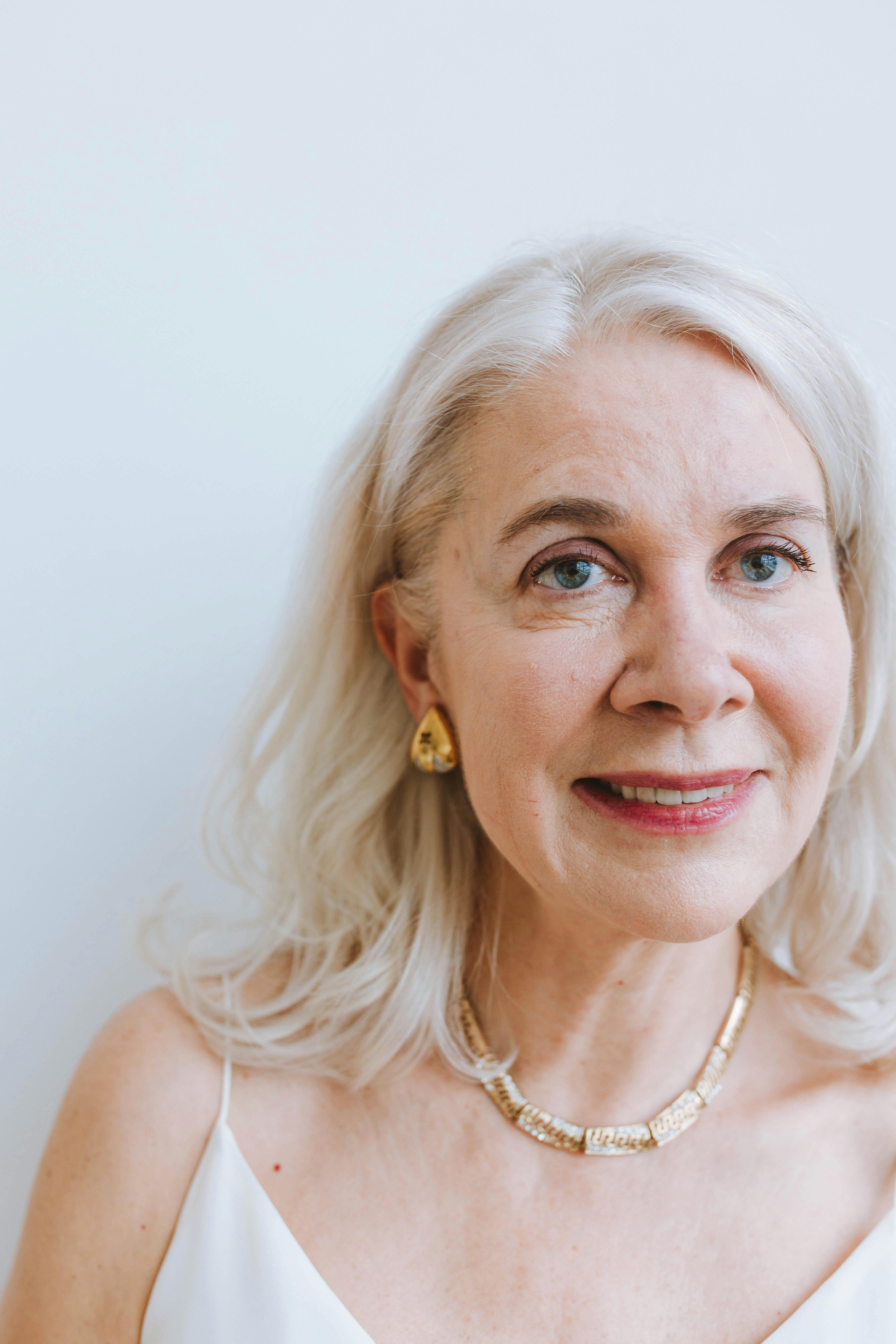 Une femme âgée souriante | Source : Pexels