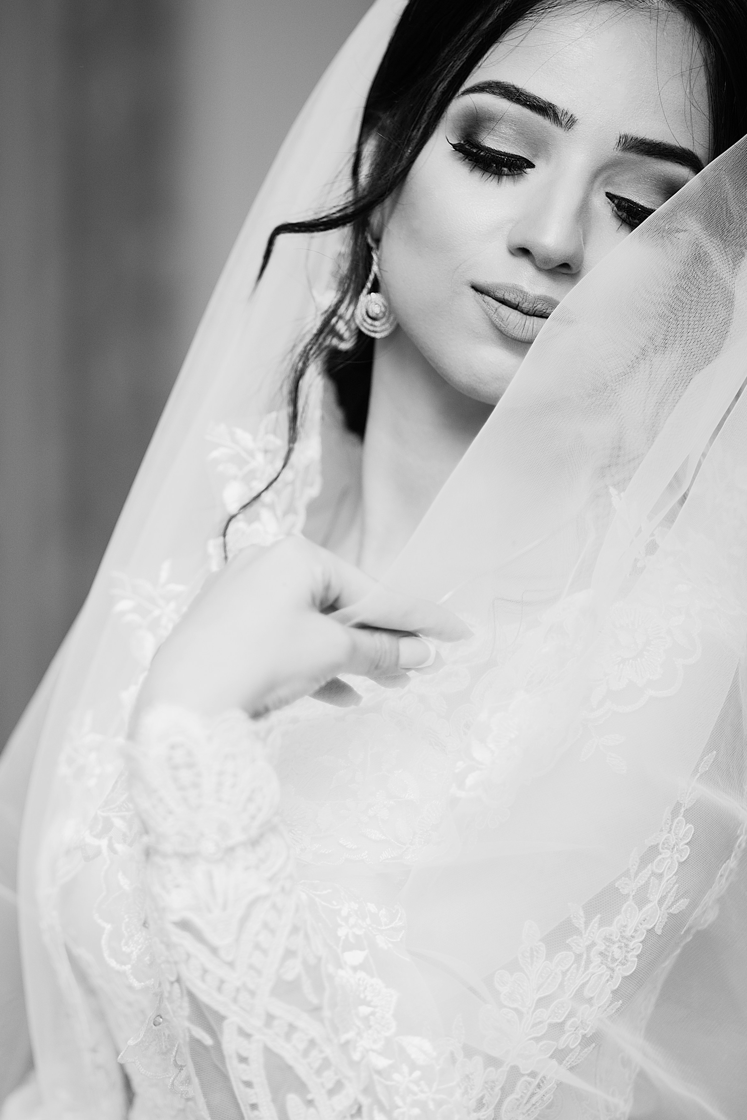 Une mariée souriante et à l'air calme | Source : Unsplash