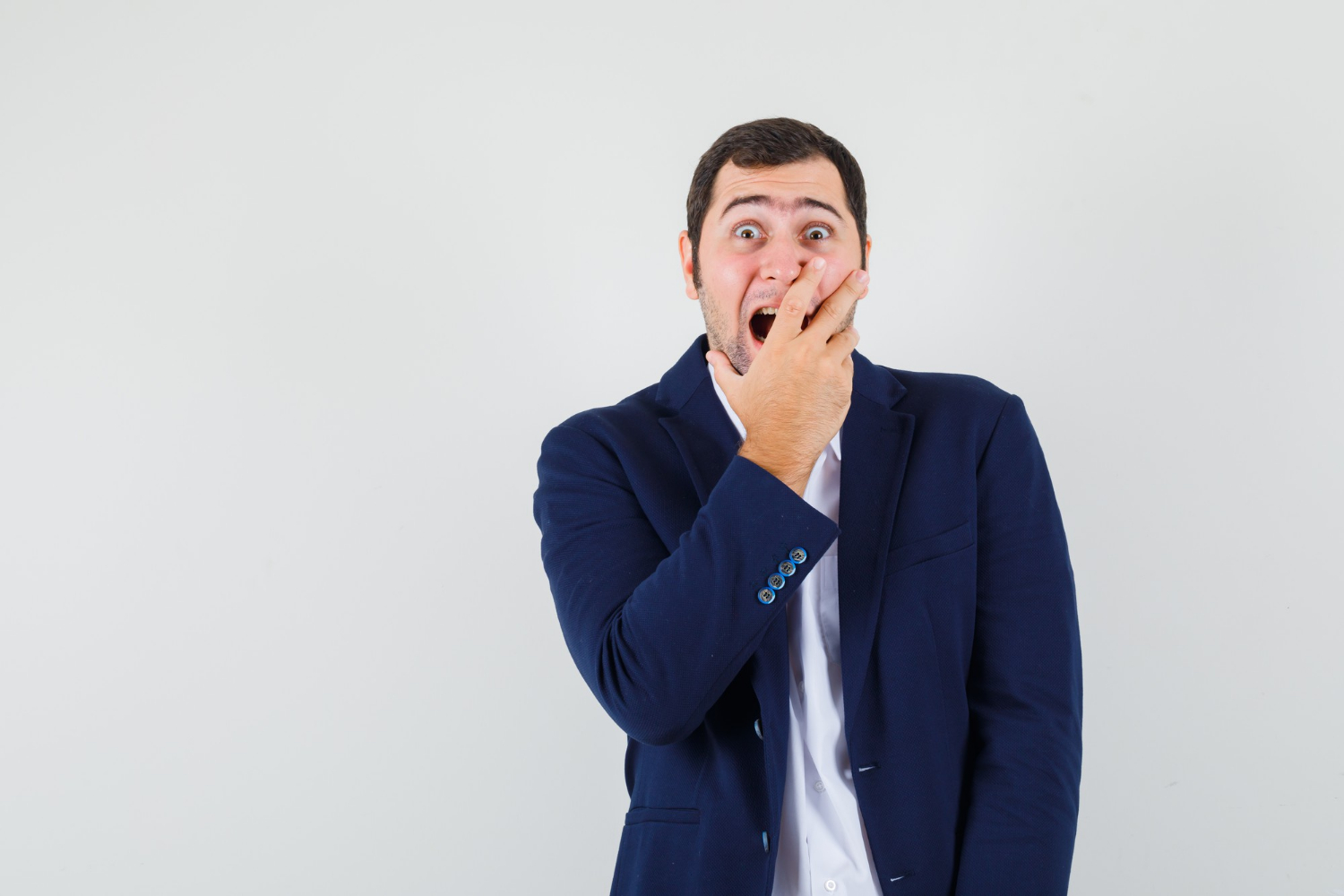 Un homme effrayé | Source : Freepik