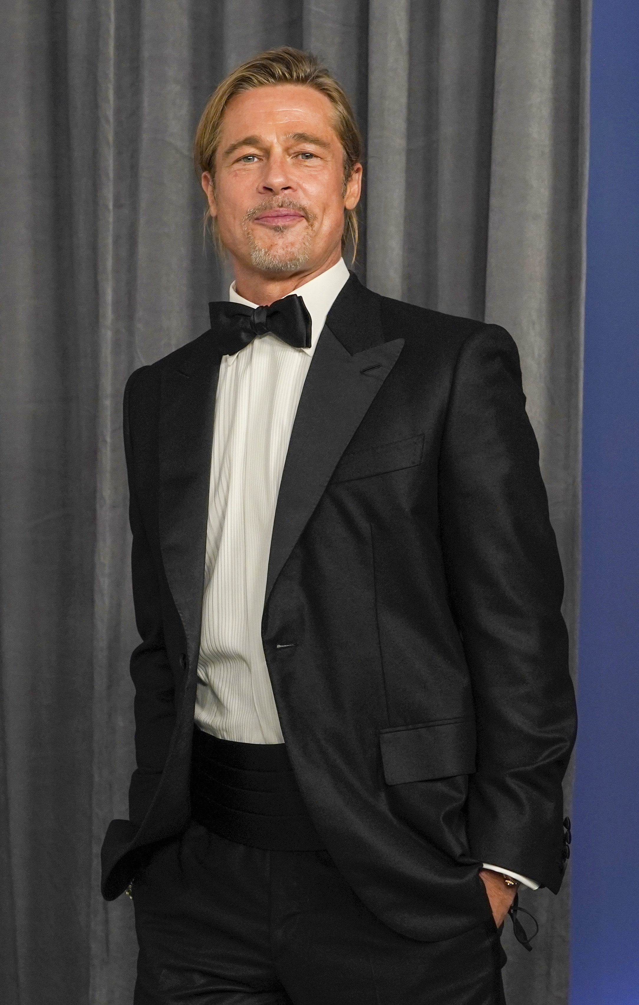 Brad Pitt pose dans la salle de presse lors de la cérémonie des Oscars, le 25 avril 2021, à Los Angeles, en Californie. | Source : Getty Images
