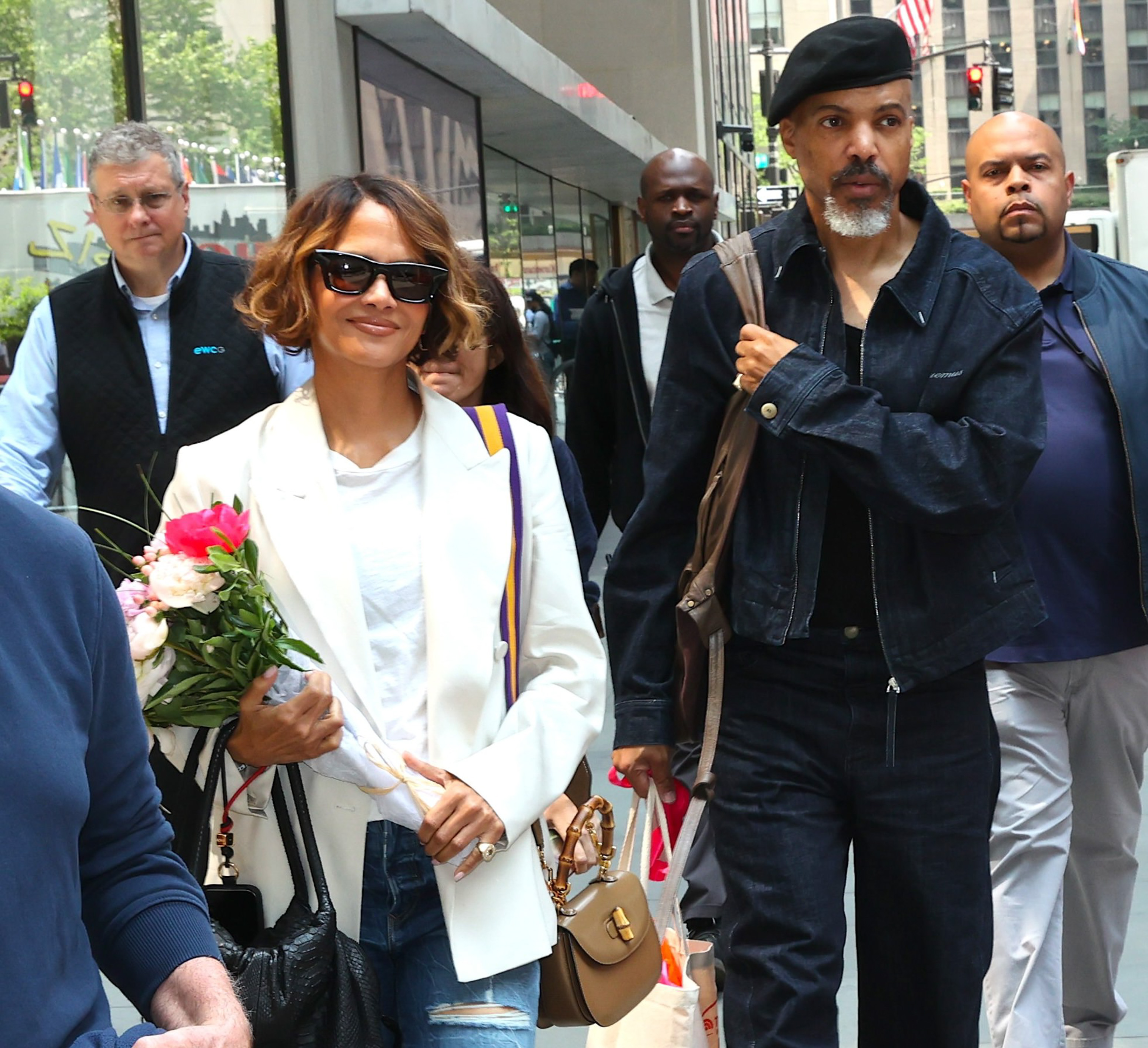 Halle Berry et Van Hunt quittent l'émission « Today » à New York le 4 juin 2025 | Source : Getty Images