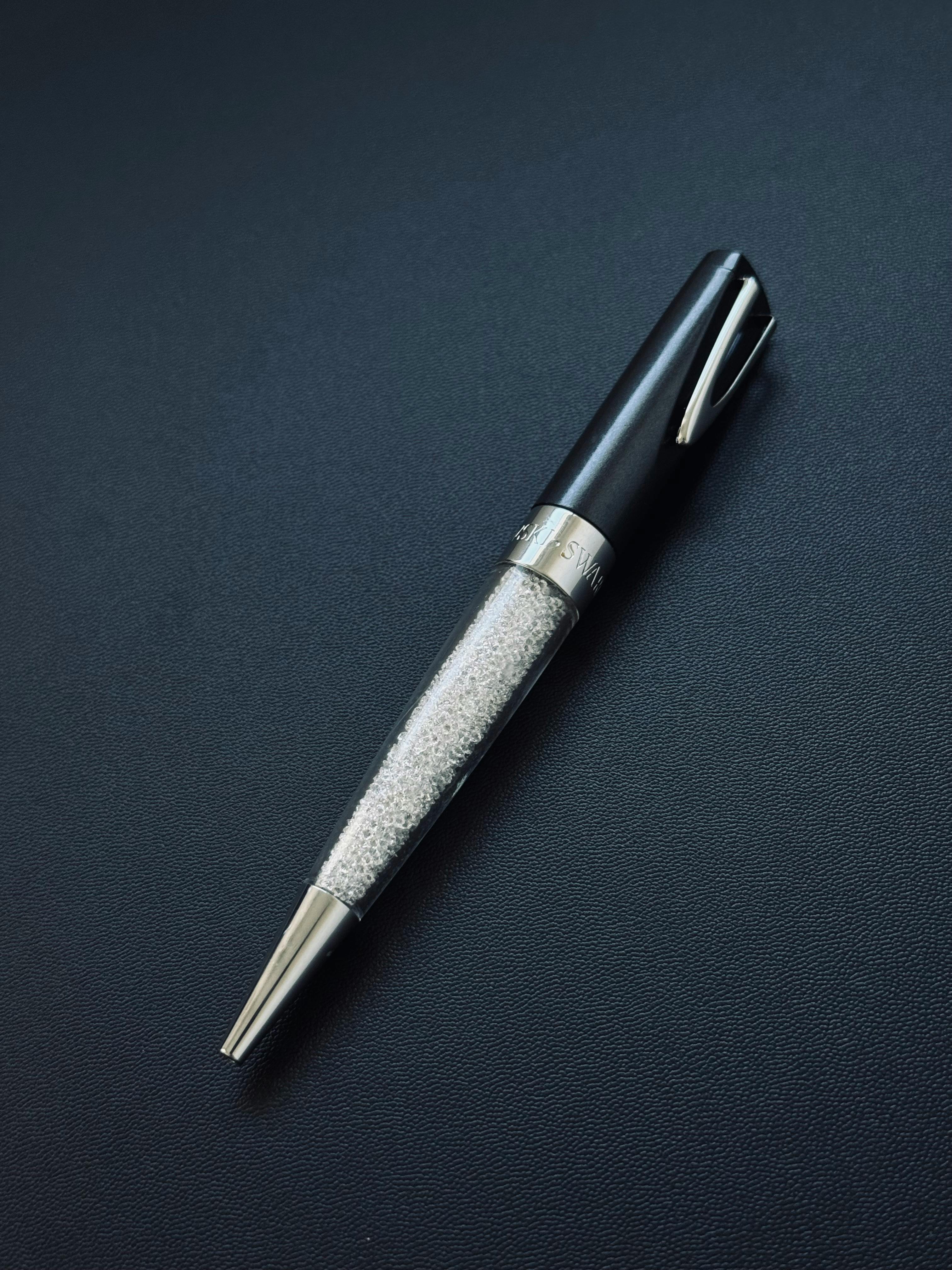 Un stylo gravé | Source : Pexels