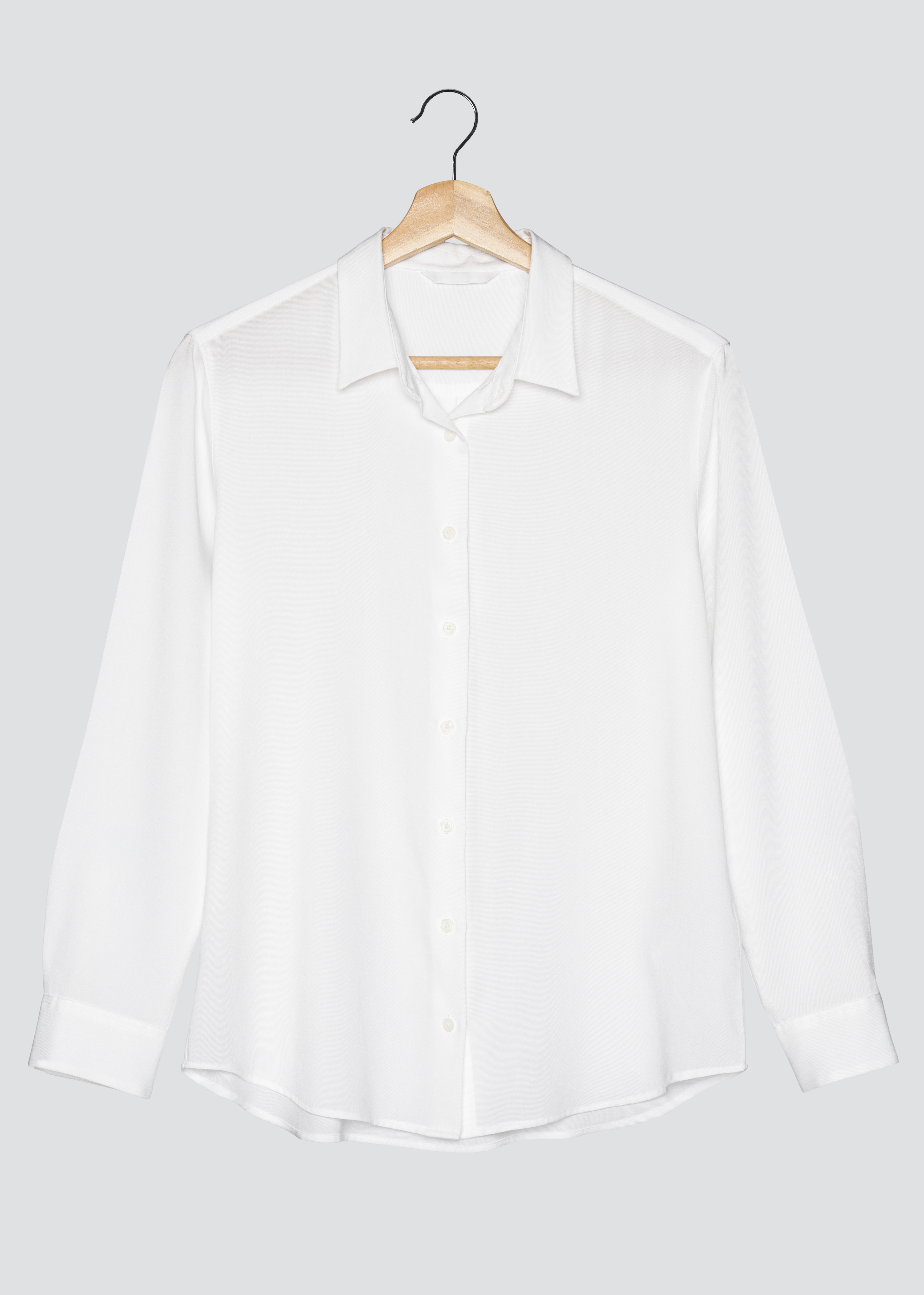 Une chemise blanche | Source : Freepik