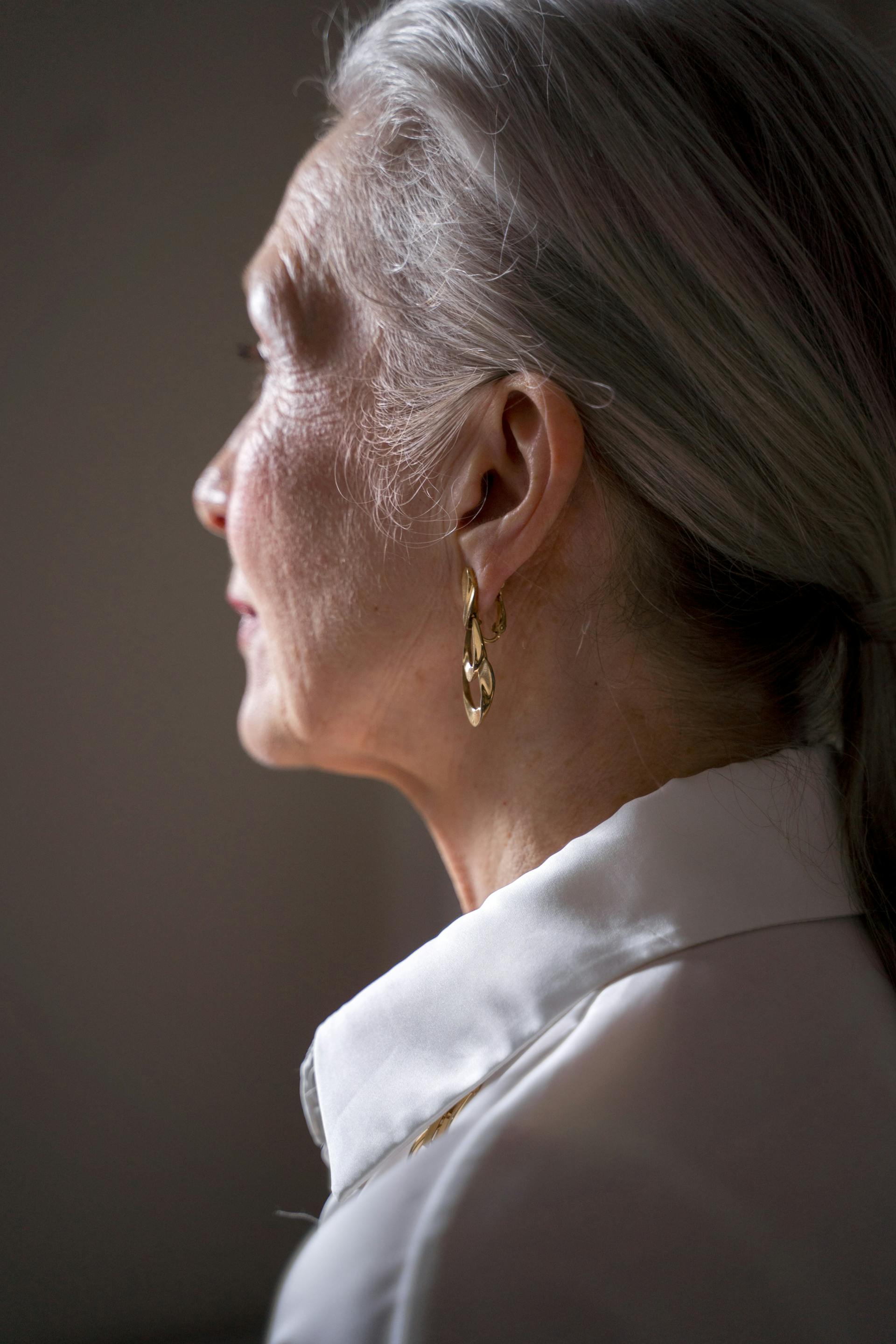 Vue latérale d'une femme âgée | Source : Pexels