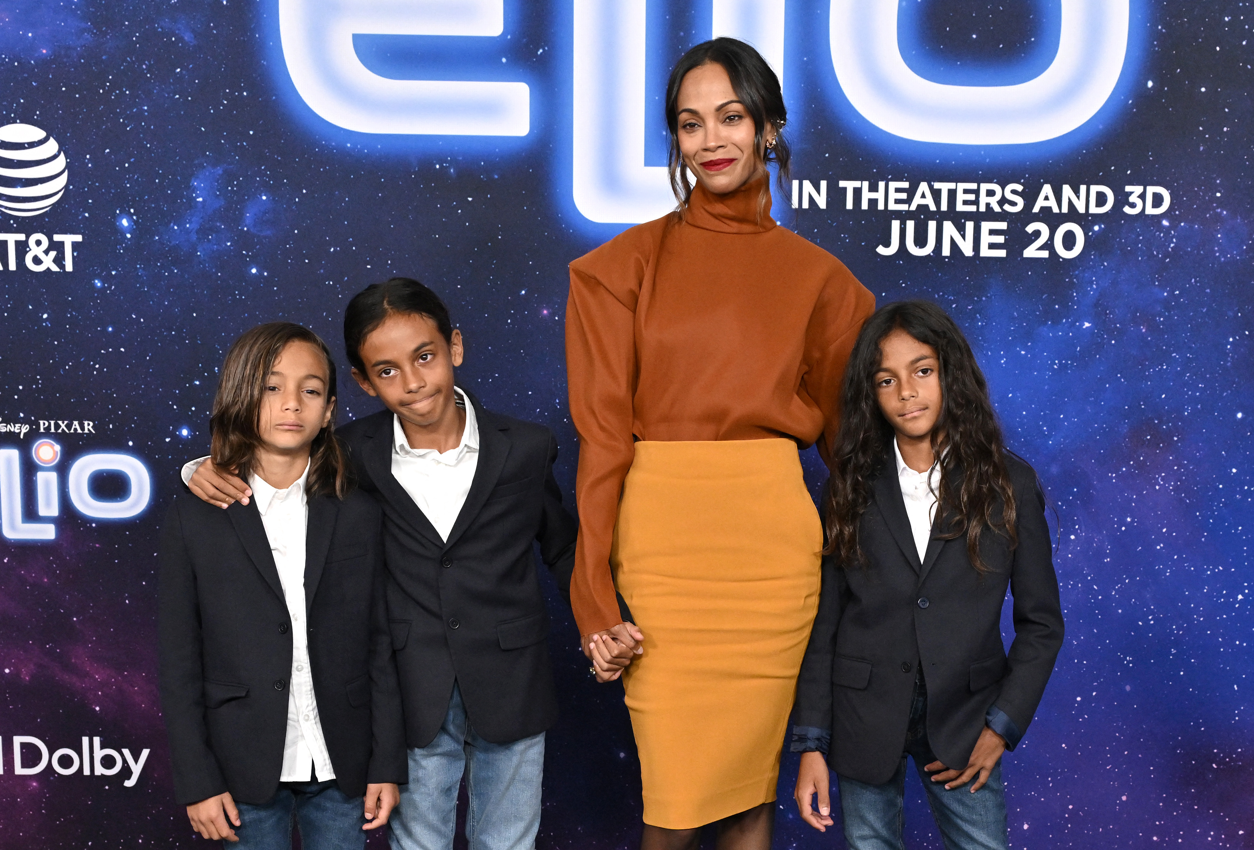 Zoe Saldaña et ses enfants lors de la première mondiale du film « Elio » le 10 juin 2025 à Los Angeles, en Californie. | Source : Getty Images