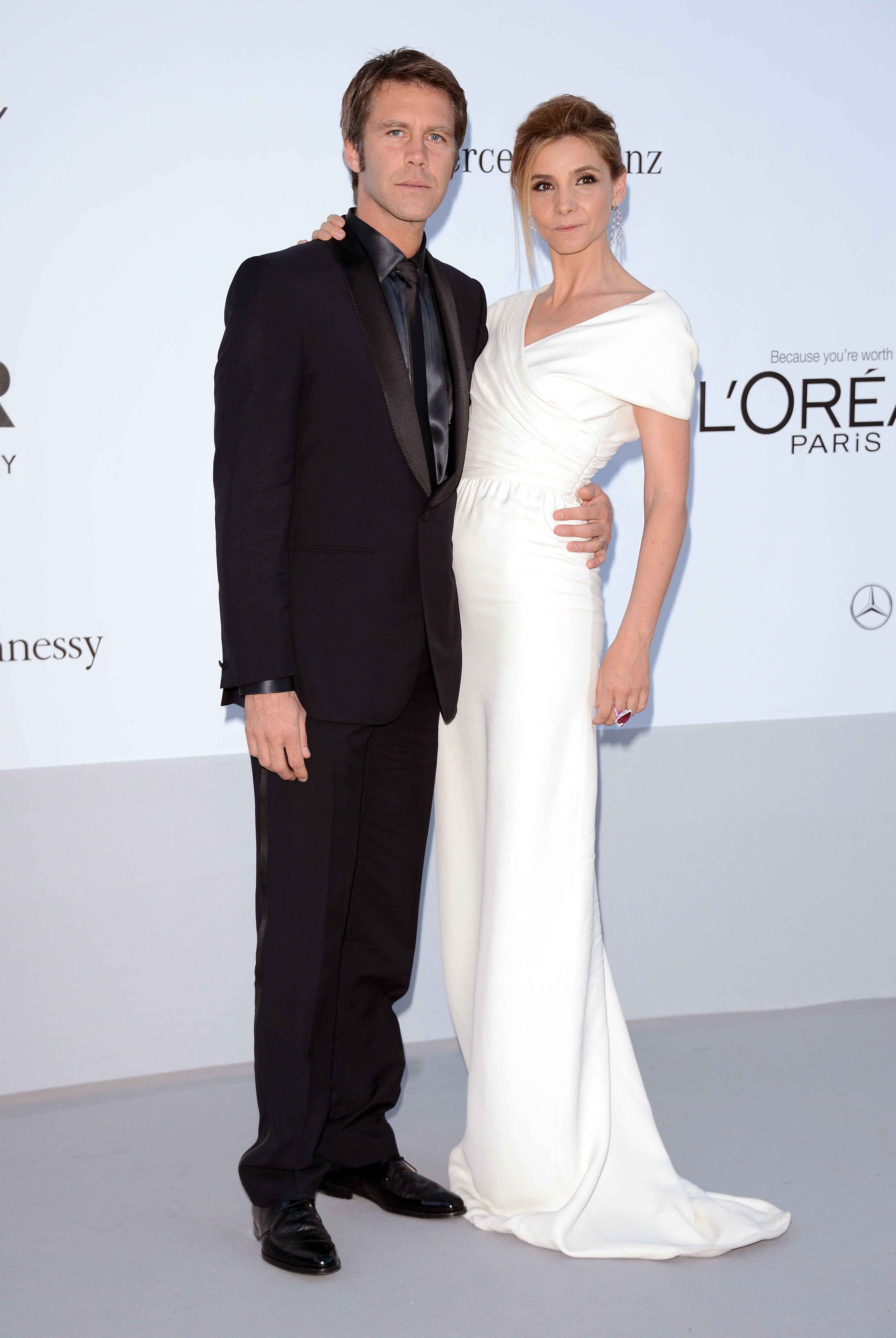 Le Prince Emmanuel Philibert de Savoie et son épouse Clotilde Courau arrivent au Cinéma contre le SIDA 2012 de l'amfAR pendant le 65ème Festival de Cannes annuel à l'Hôtel Du Cap le 24 mai 2012 au Cap d'Antibes, France I Source : Getty Images