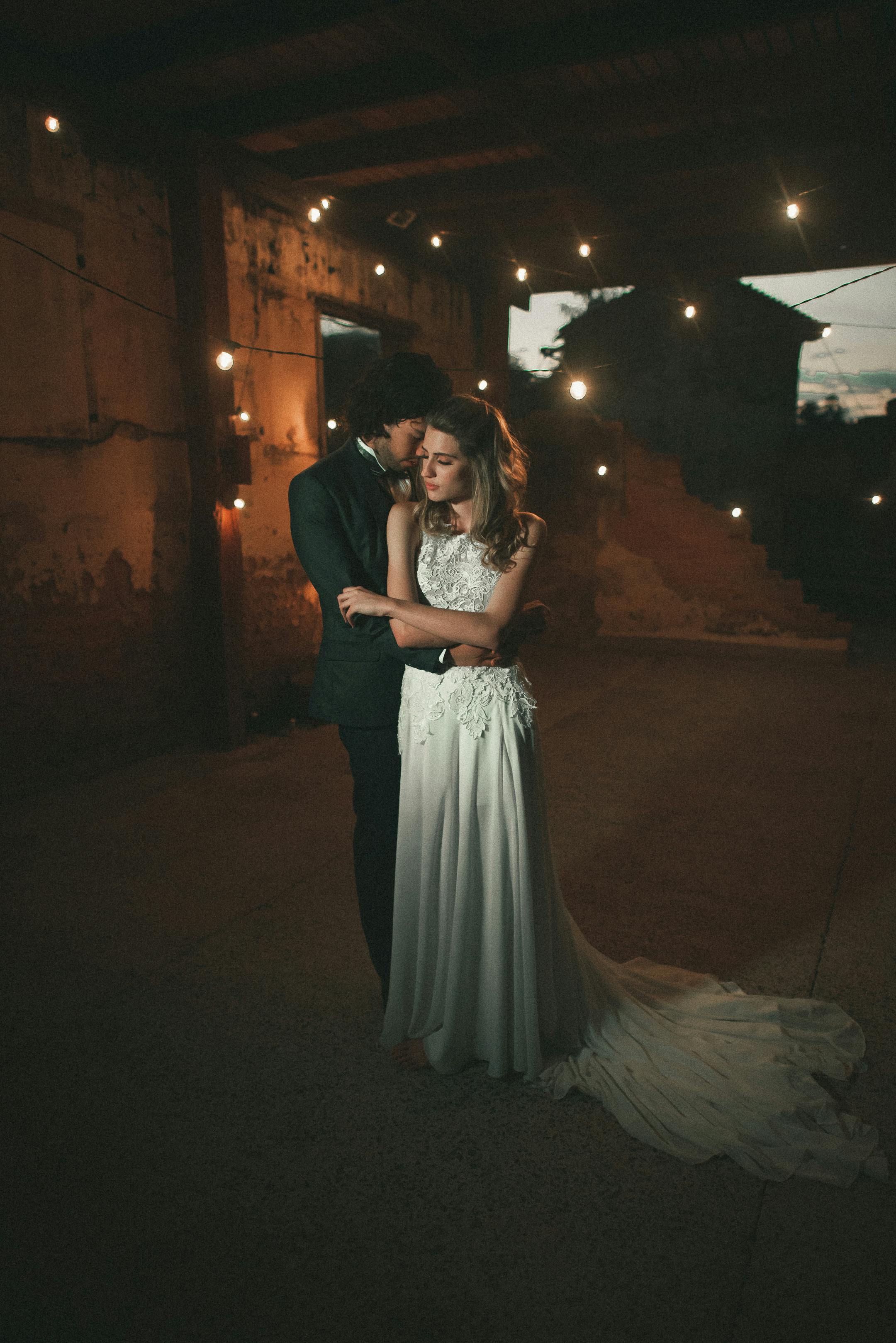 Une mariée et un marié pendant leur première danse | Source : Pexels
