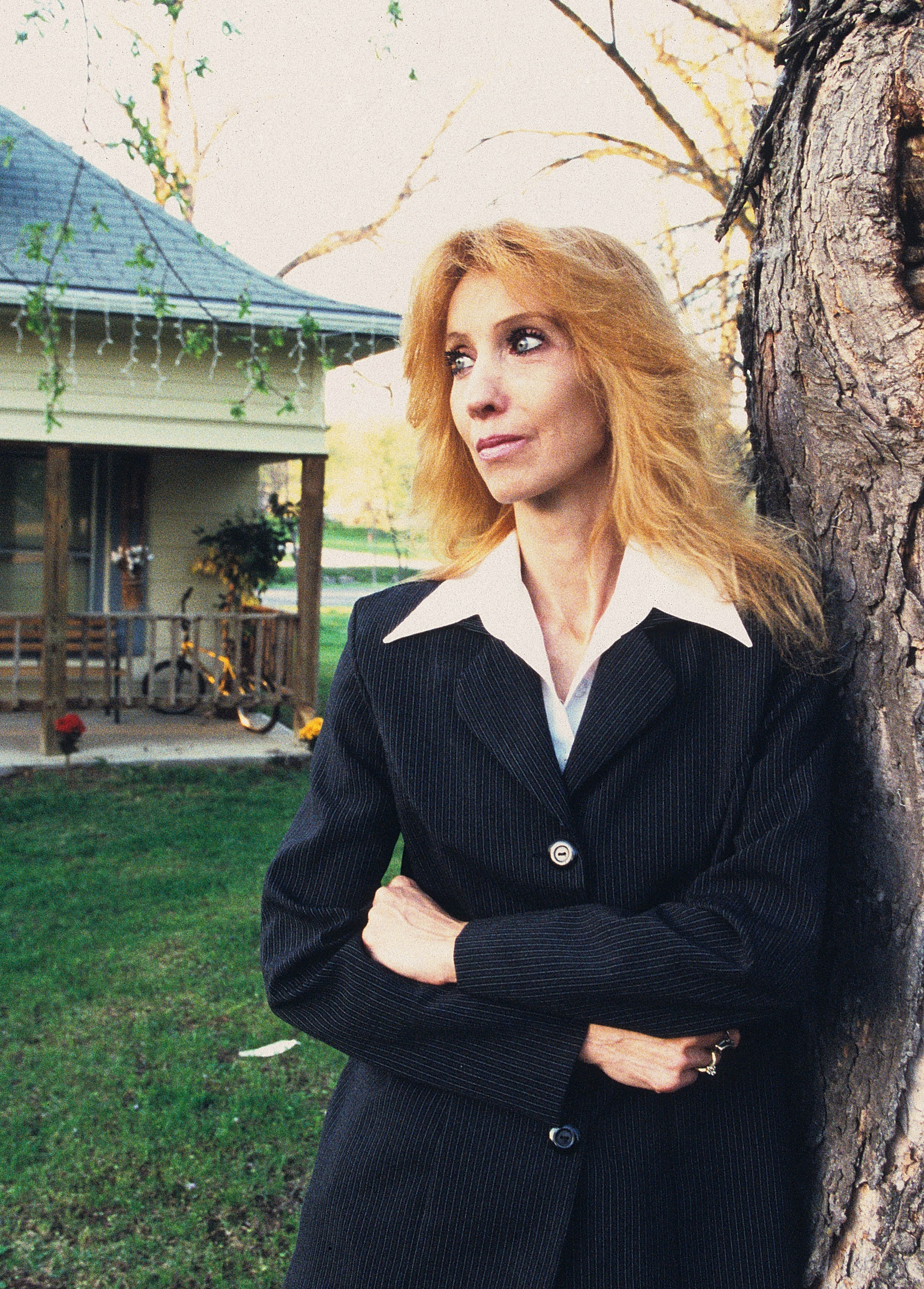 Debbie Nelson devant sa maison en 2005 | Source : Getty Images