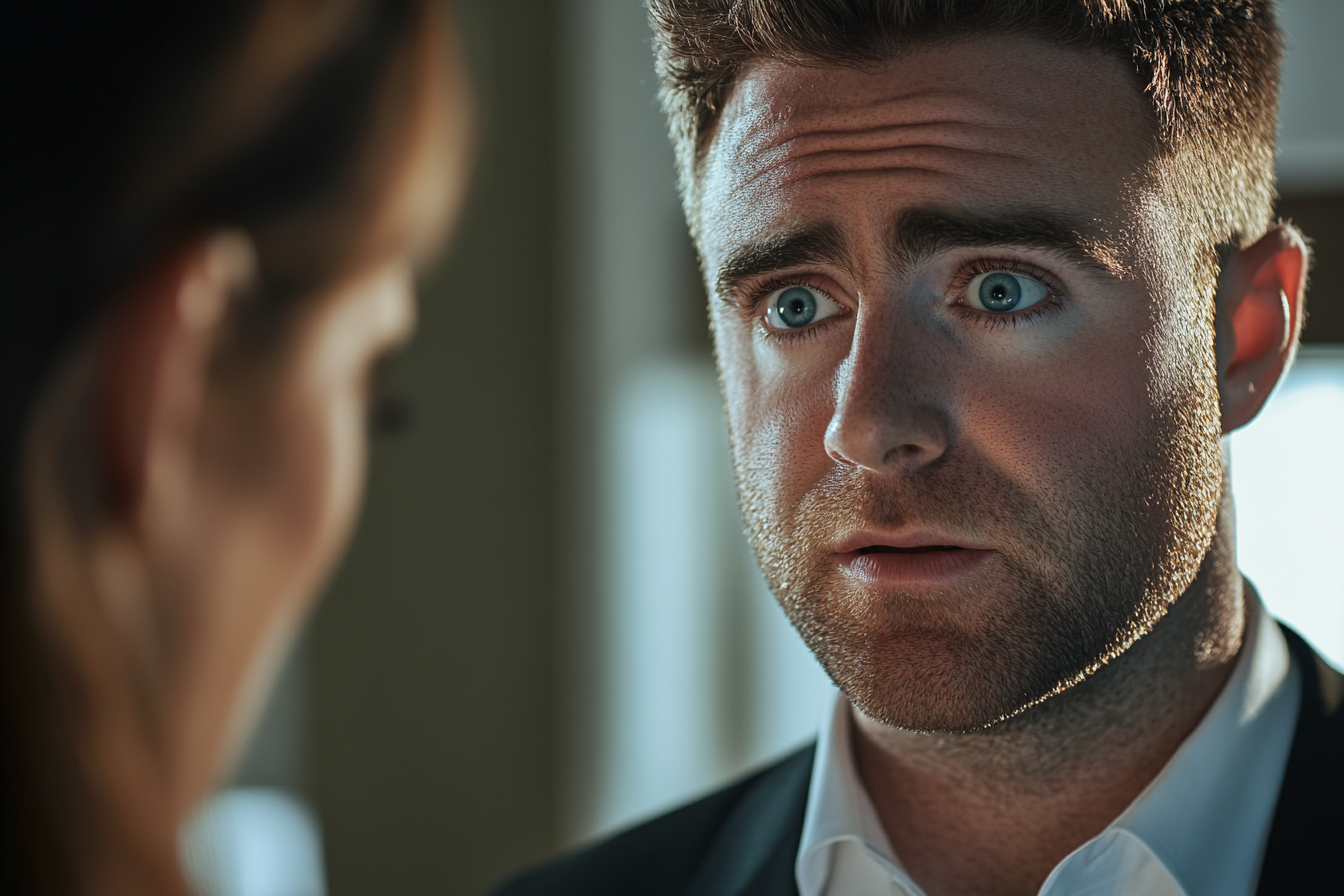 Un homme bouleversé regardant une femme | Source : Midjourney
