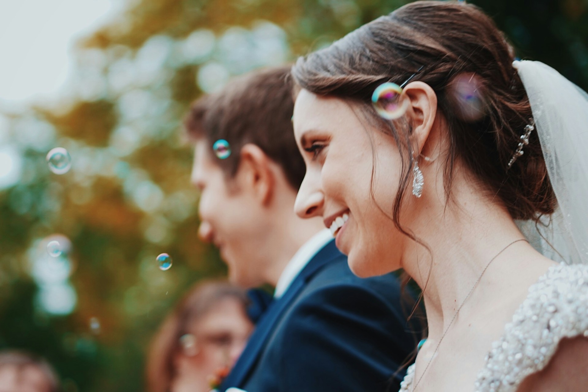 Un couple le jour de son mariage | Source : Unsplash