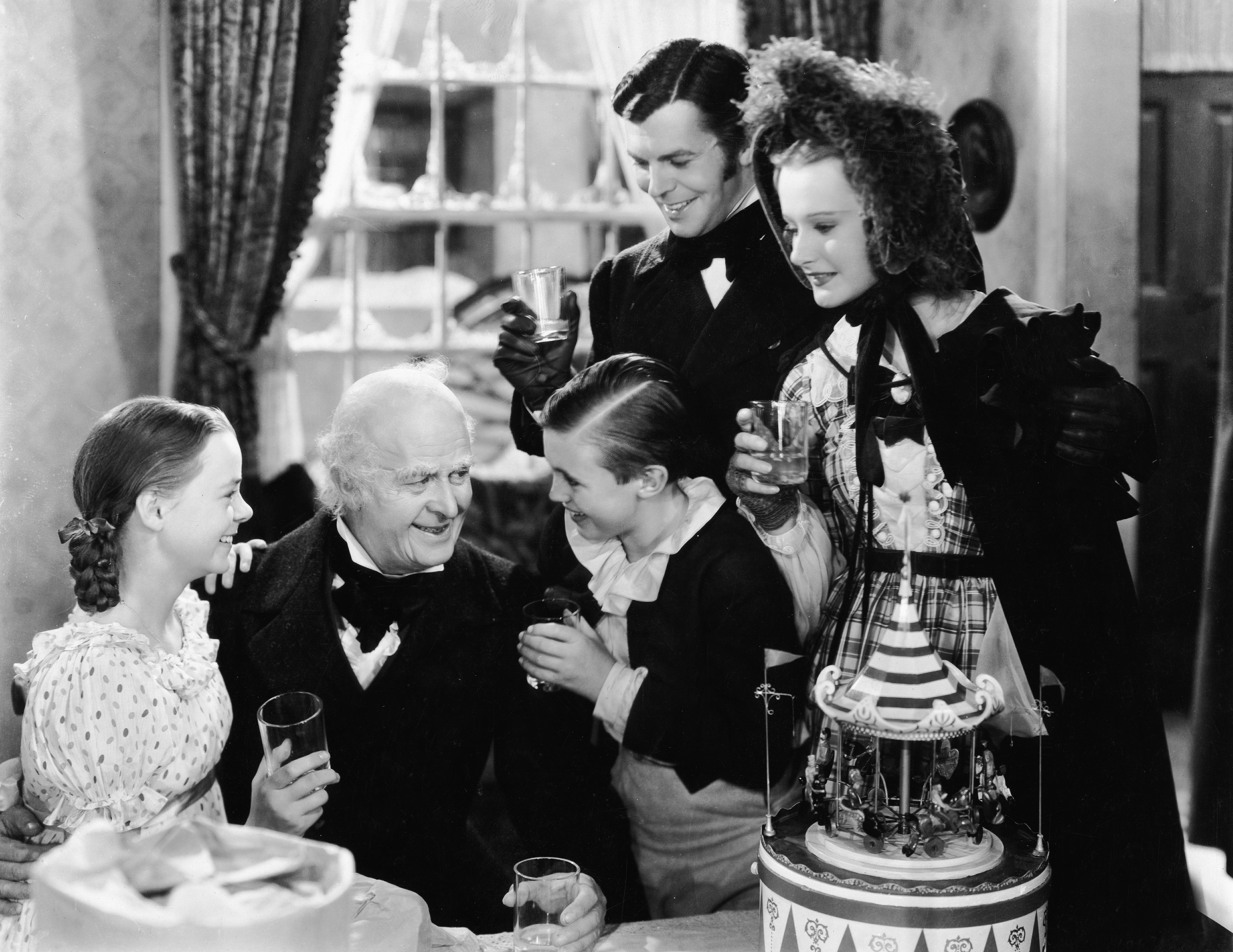 Une scène tirée du film « A Christmas Carol », réalisé par Edwin L. Marin, vers 1938. | Source : Getty Images