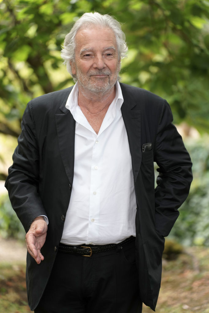 Pierre Arditi participe à la séance photo « Maestro » lors du 15e Festival du film francophone d'Angoulême - quatrième jour le 26 août 2022 à Angoulême, France. | Source : Getty Images