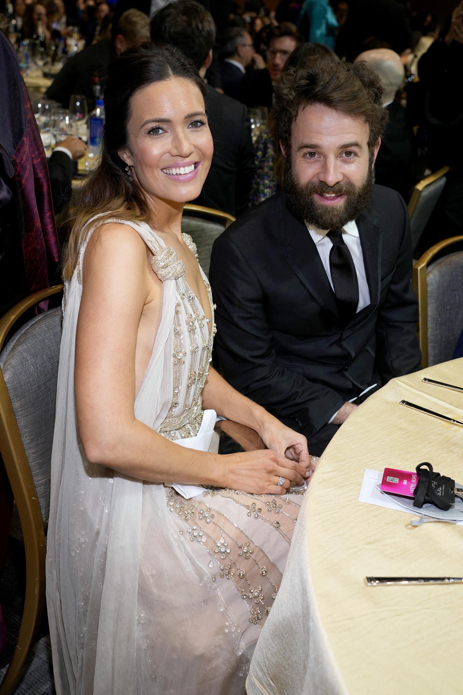 Mandy Moore et Taylor Goldsmith lors de la 27e édition des Critics Choice Awards, le 13 mars 2022, à Los Angeles, en Californie. | Source : Getty Images