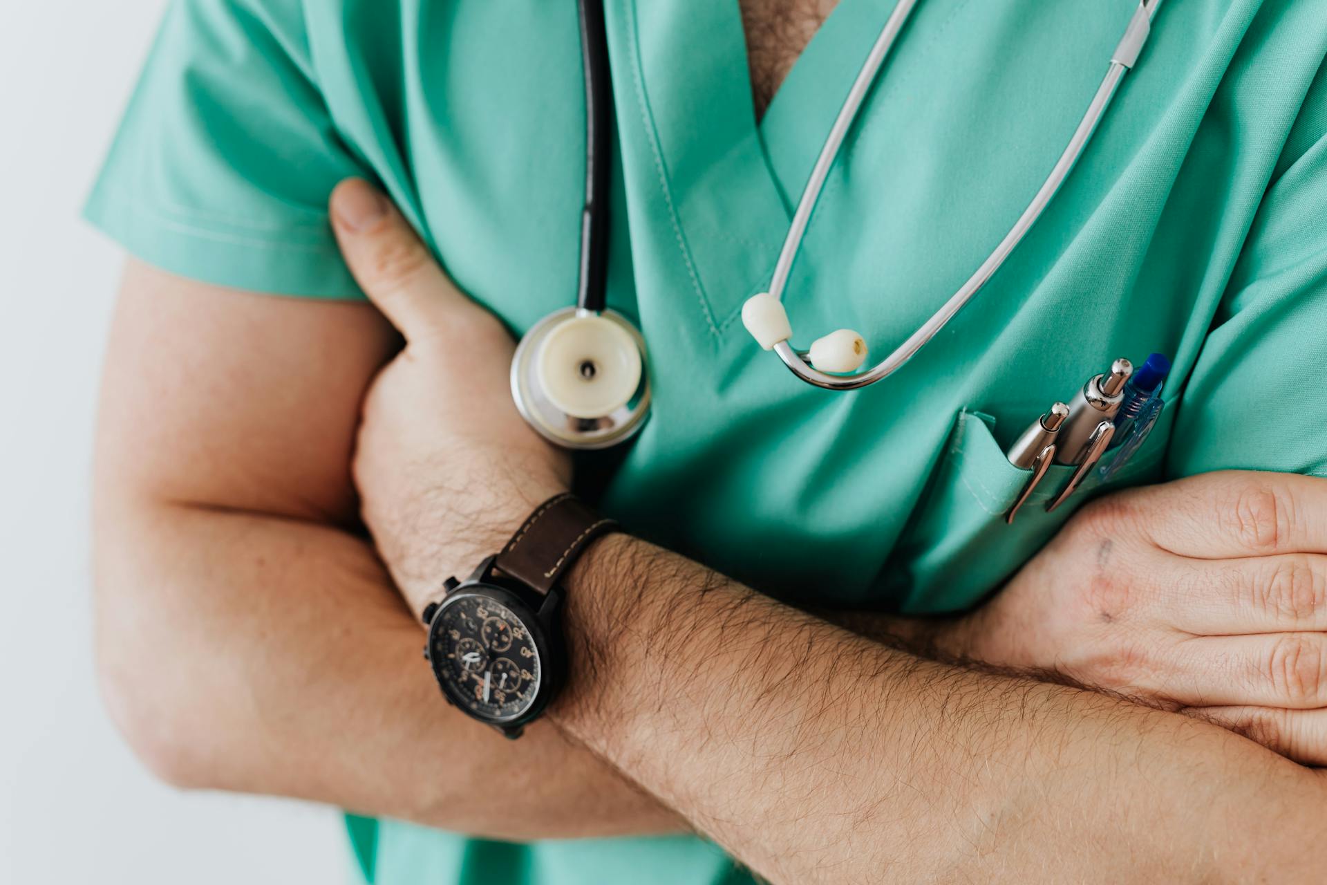 Un médecin portant une blouse | Source : Pexels