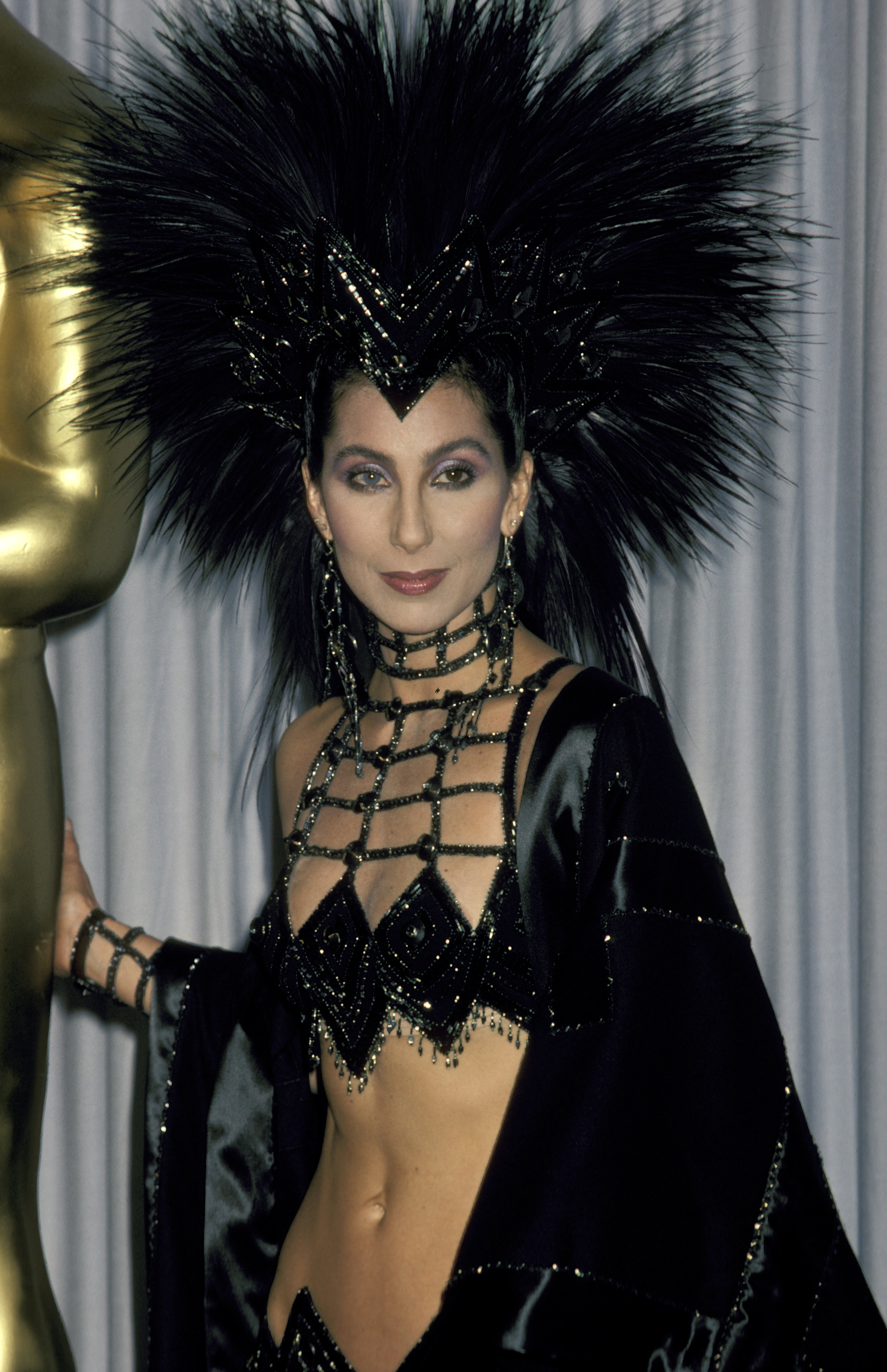 Cher lors de la 58e cérémonie des Oscars en 1986. | Source : Getty Images