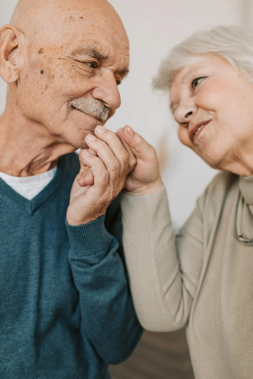 Un couple de personnes âgées heureuses | Source : Pexels