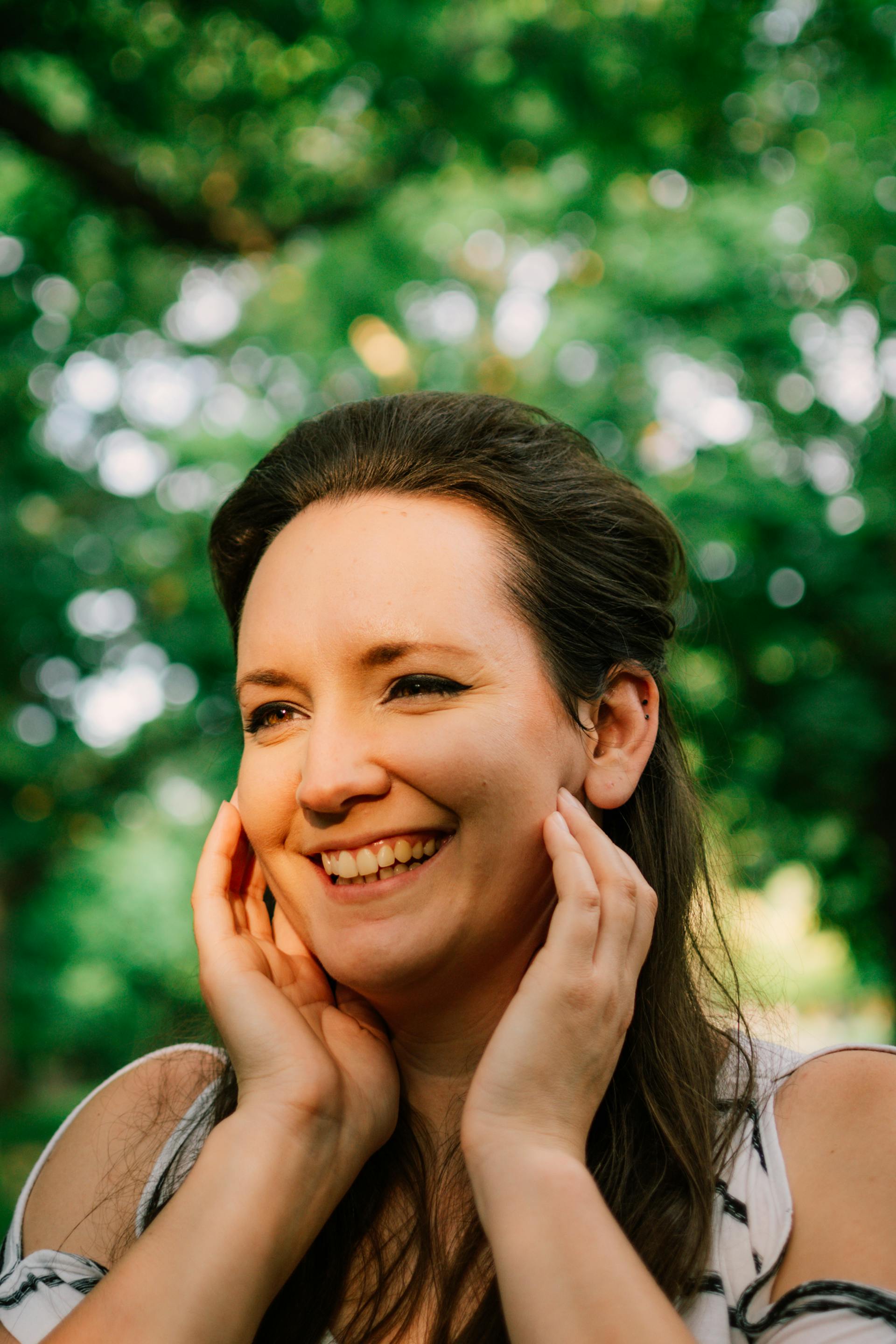 Une femme avec un grand sourire | Source : Pexels