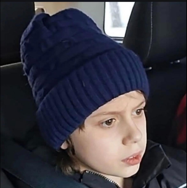 On voit Josiah Michael Dwinell sur une photo publiée sur les réseaux sociaux le 22 mars 2026, quelques jours après son décès à l'âge de 13 ans. | Source : Facebook/Christabel Shedrach