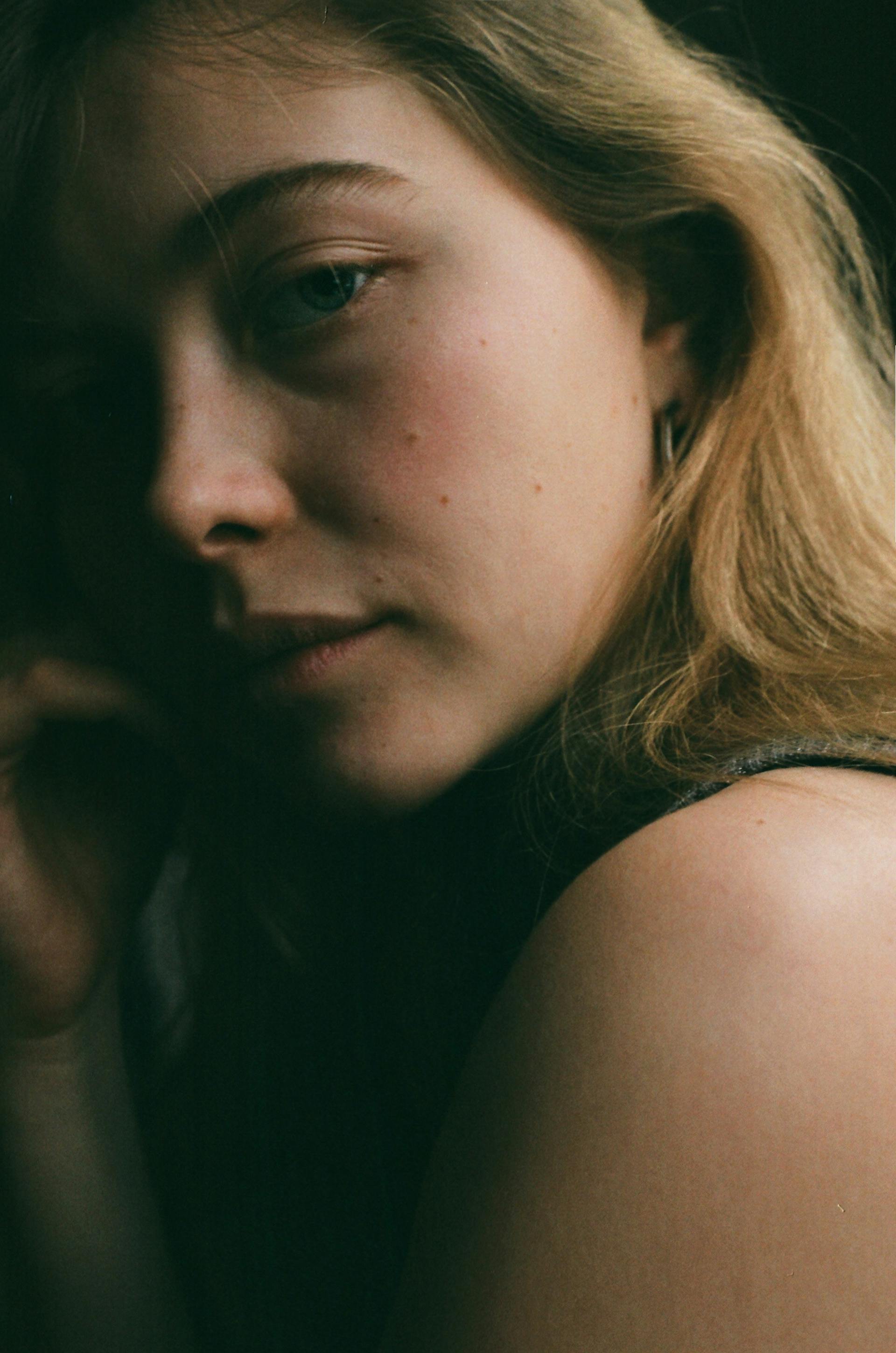 Une femme réfléchie | Source : Pexels
