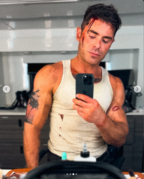 La star hollywoodienne, Zac Efron en débardeur blanc prenant un selfie alors qu'il se trouve sur le tournage de son nouveau film posté le 14 mai 2025 | Source : Instagram/zacefron