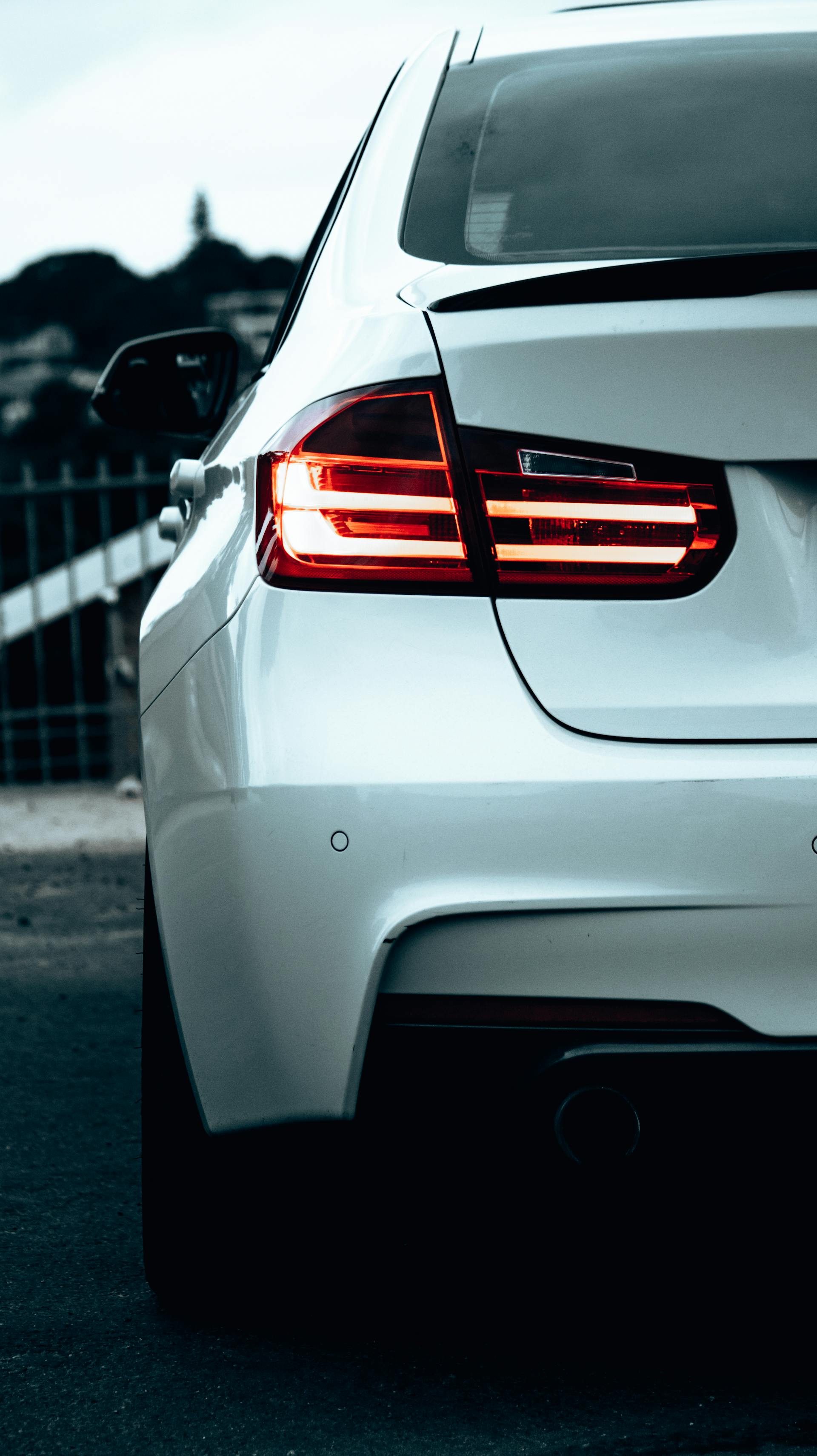 Une voiture blanche | Source : Pexels