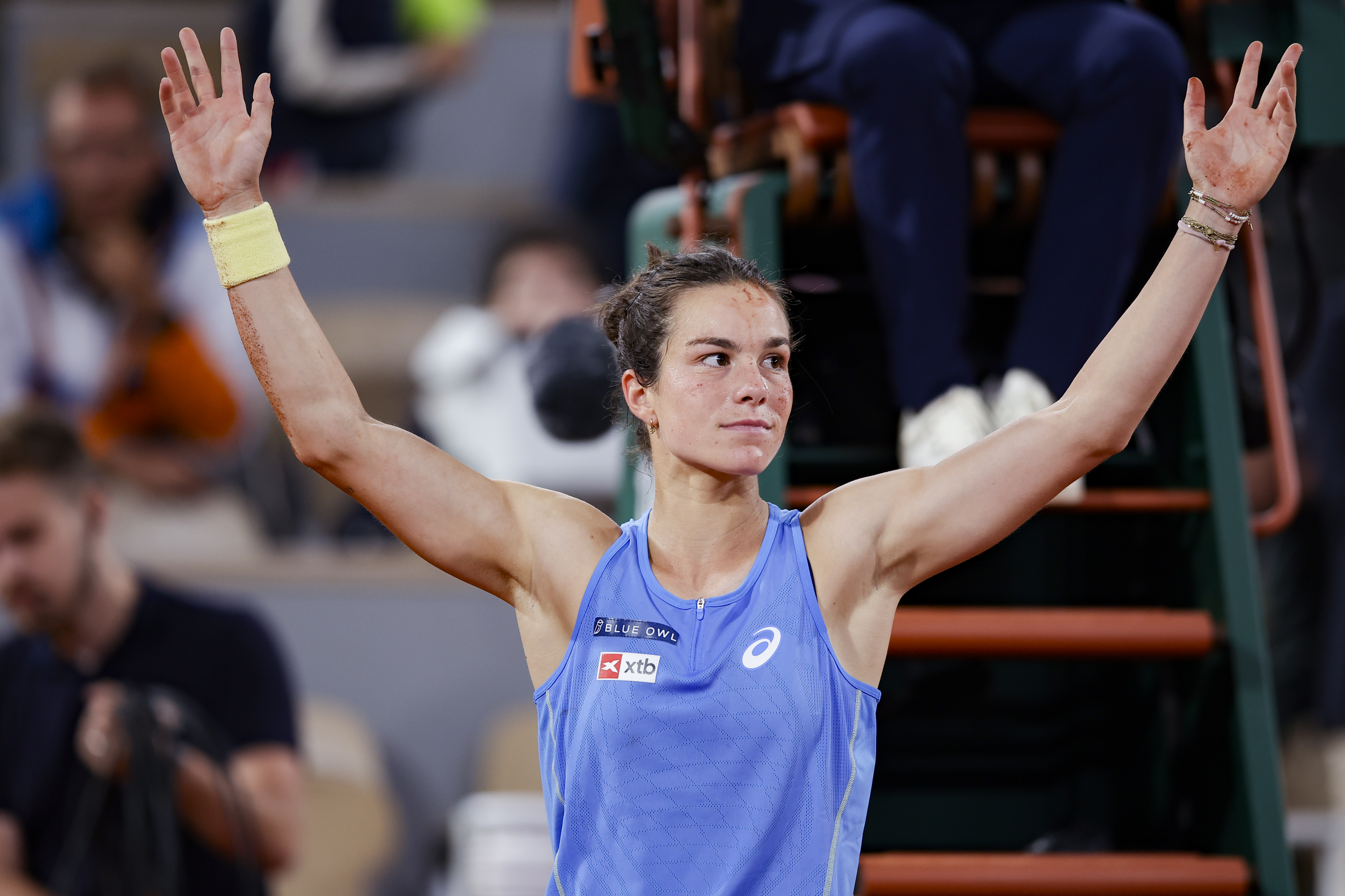 Loïs Boisson de France célèbre sa victoire contre Mirra Andreeva pendant les quarts de finale du simple féminin lors de la onzième journée des Internationaux de France 2025 à Roland Garros le 4 juin 2025 à Paris, France I Source : Getty Images