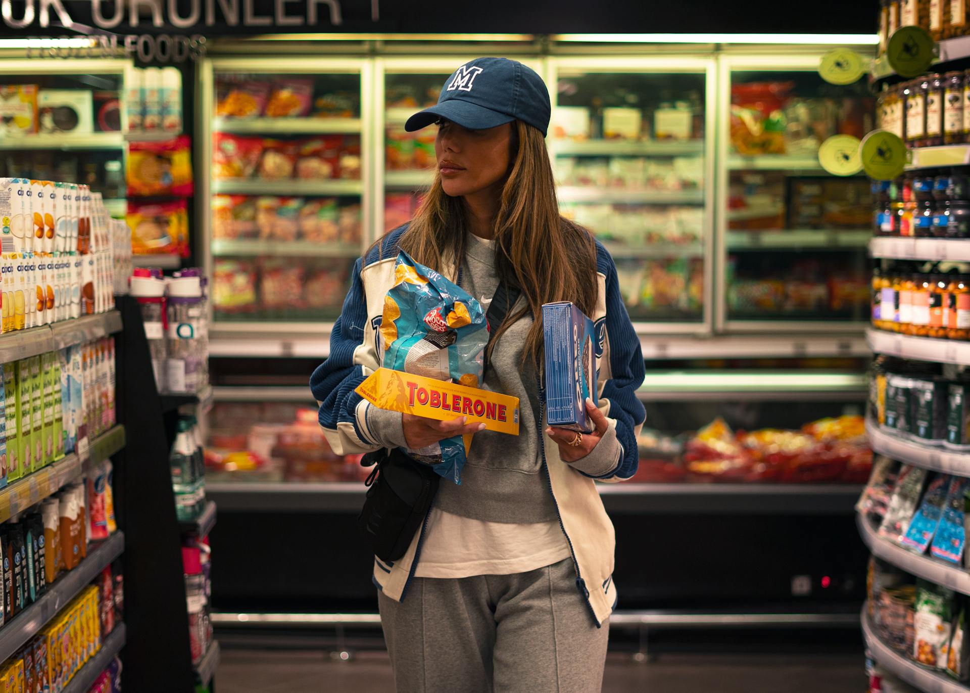Une femme faisant ses courses au supermarché | Source : Pexels
