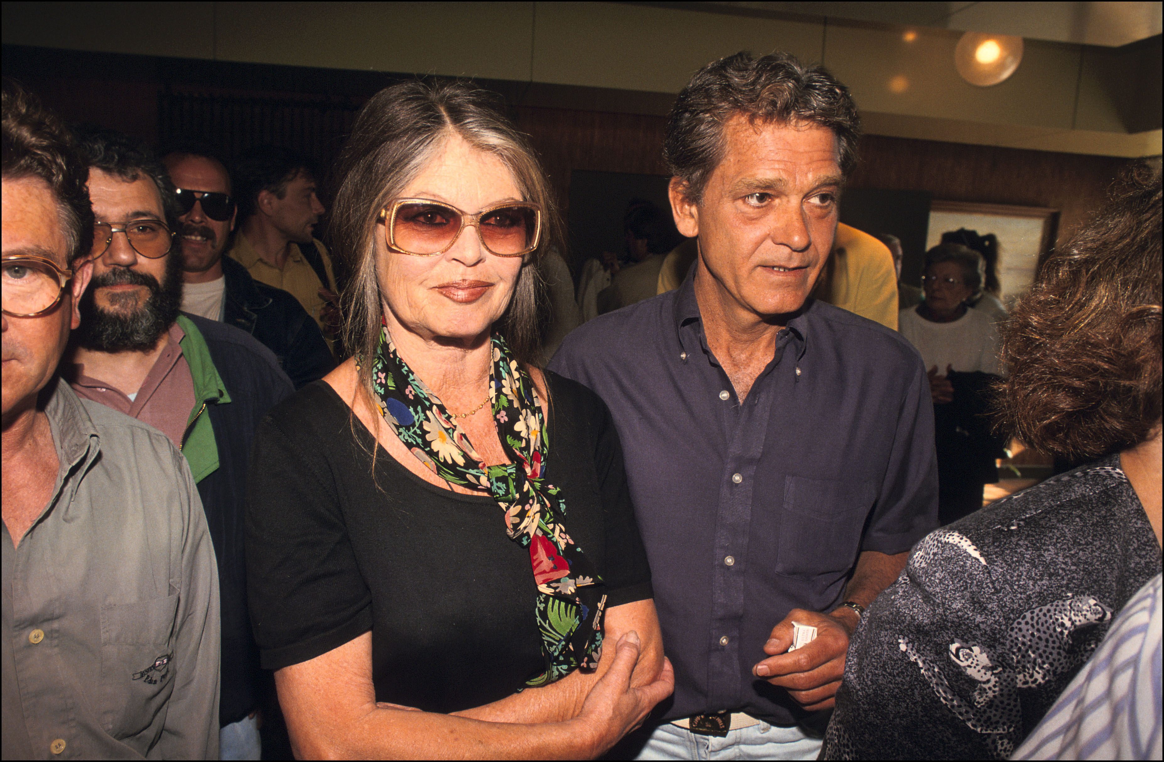 Brigitte Bardot et Bernard d'Ormale aperçus dans le Médoc, en France, le 1er mai 1994 | Source : Getty Images