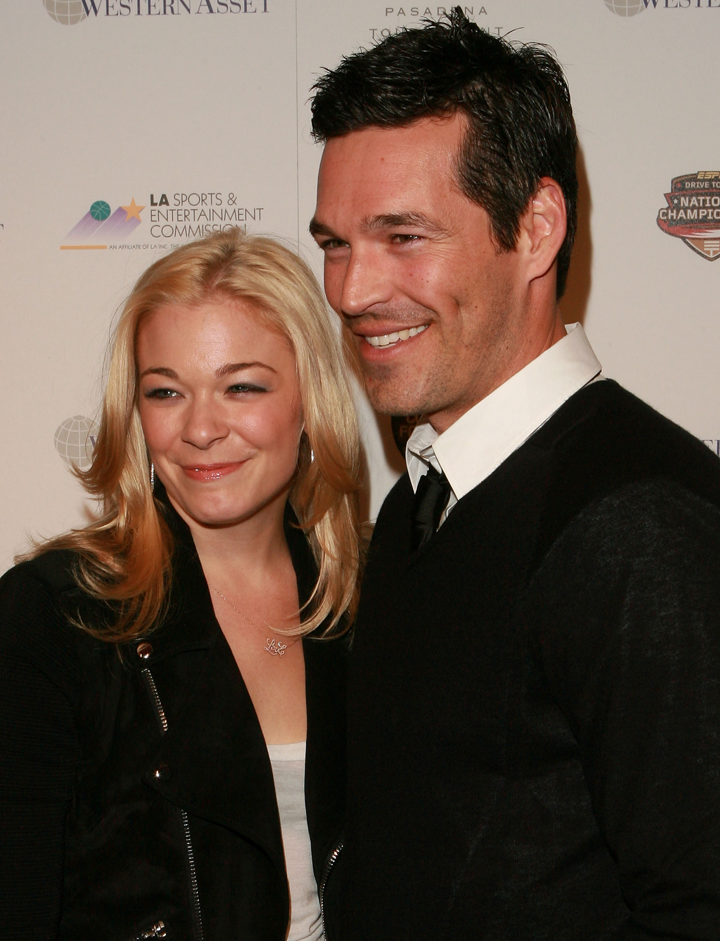 LeAnn Rimes et Eddie Cibrian à la soirée officielle du championnat national BCS 2010, le 6 janvier 2010, au Pasadena Convention Center à Pasadena, Californie | Source : Getty Images