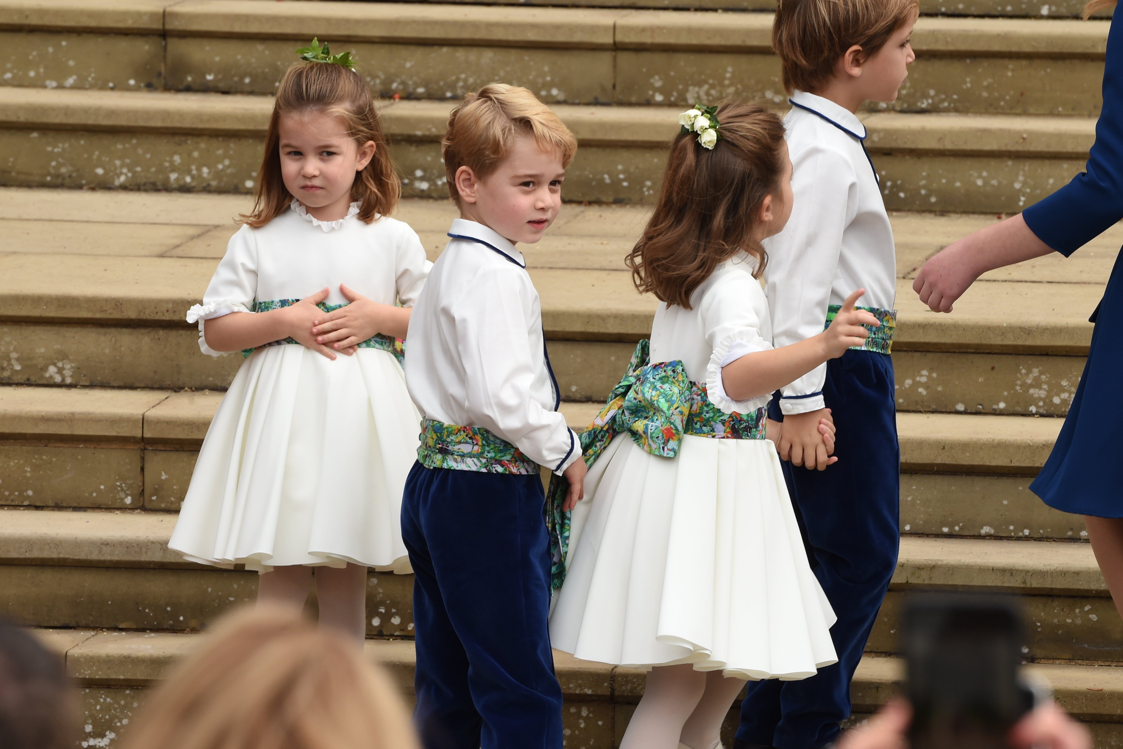 George s'est joint à la princesse Charlotte et à d'autres jeunes enfants d'honneur pour le mariage de la princesse Eugénie et de Jack Brooksbank à la chapelle Saint-Georges, le 12 octobre. À 5 ans, son rôle de garçon d'honneur l'a amené à participer à un autre grand événement royal, alors que son enfance se déroulait sous les yeux du public.