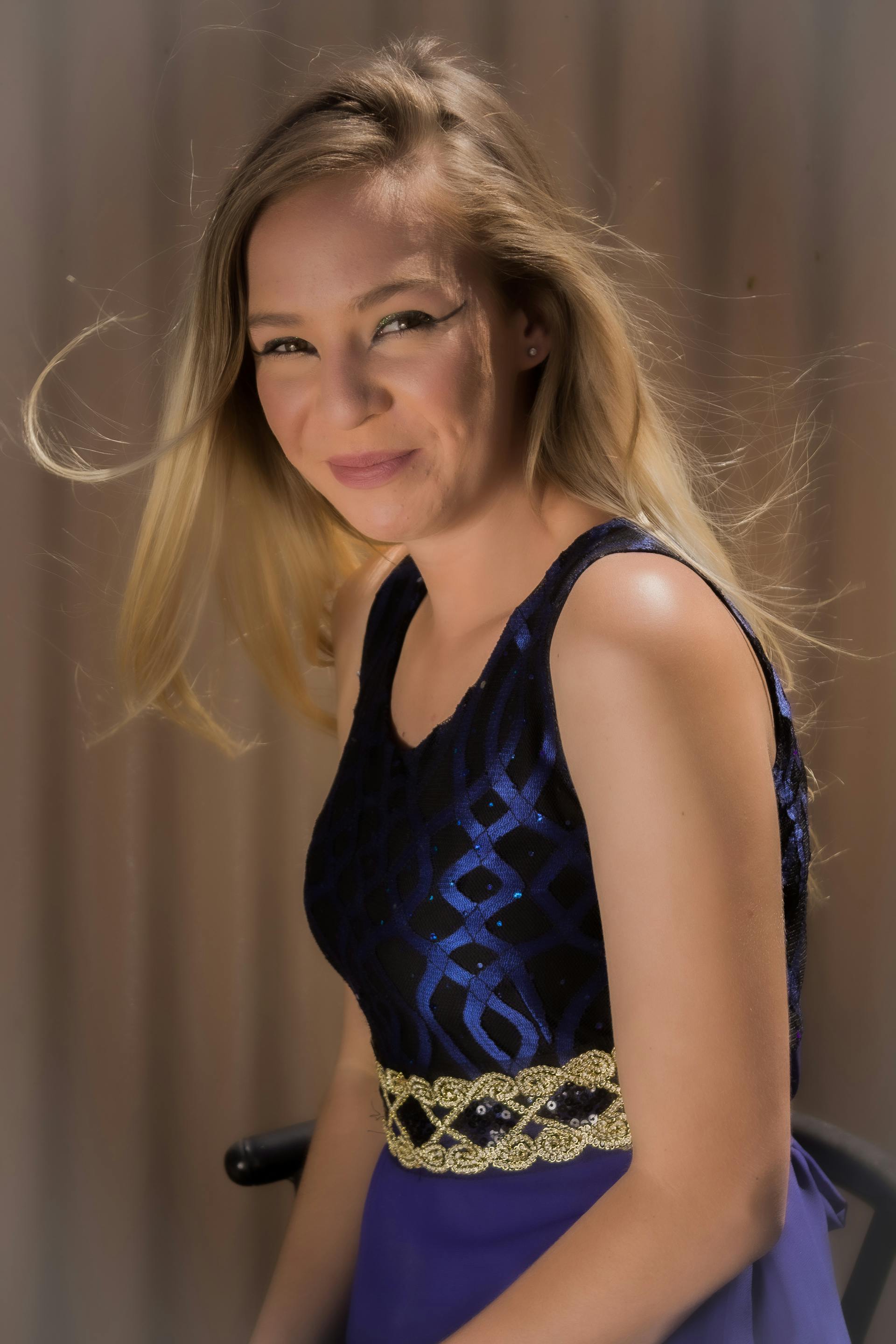 Une belle jeune femme aux cheveux blonds | Source : Pexels
