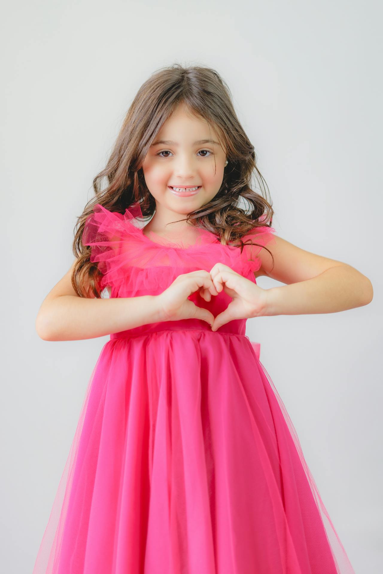 Une jeune fille dans une robe rose | Source : Pexels