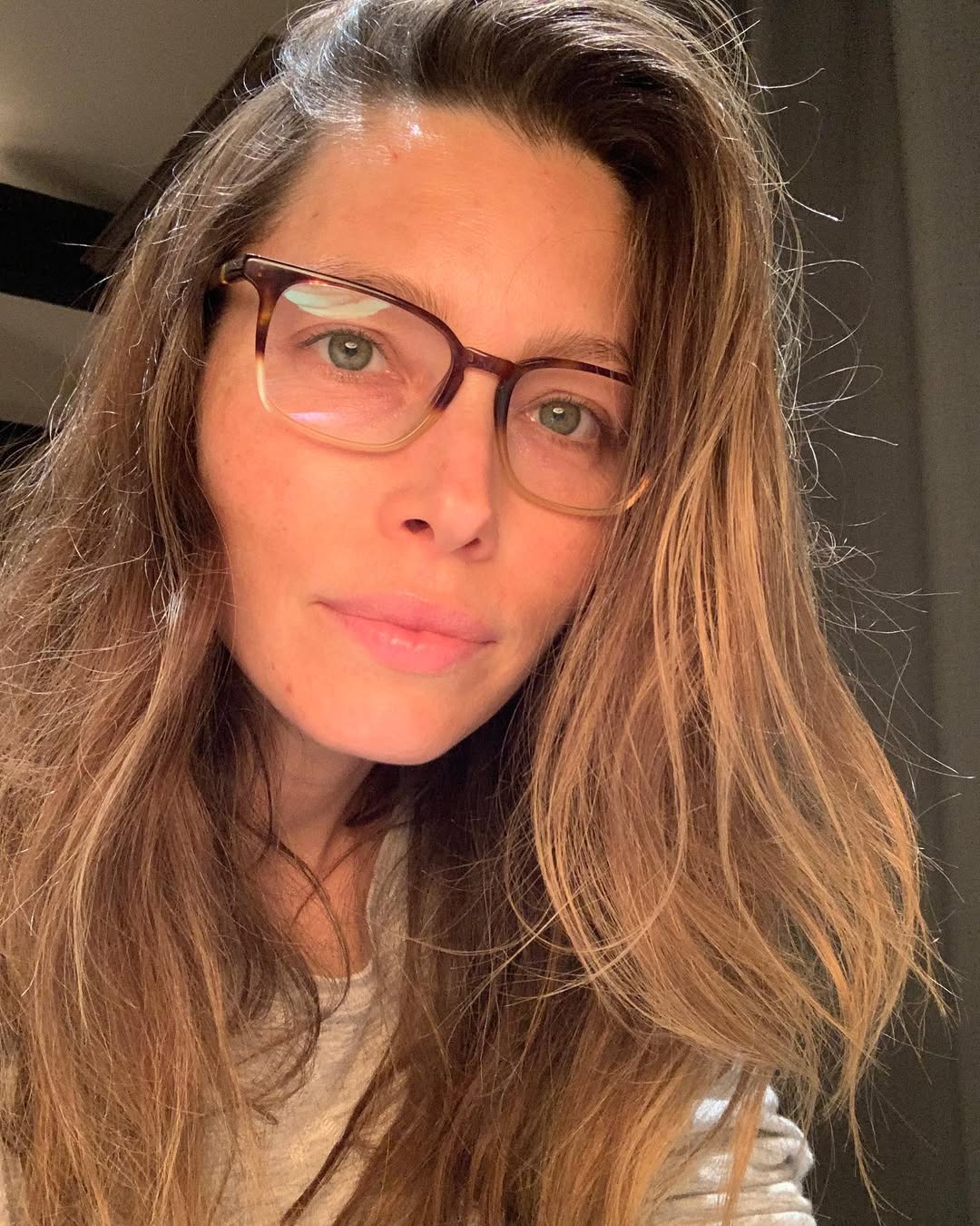 Jessica Biel pose sans maquillage dans un post daté du 8 août 2019 | Instagram/jessicabiel.