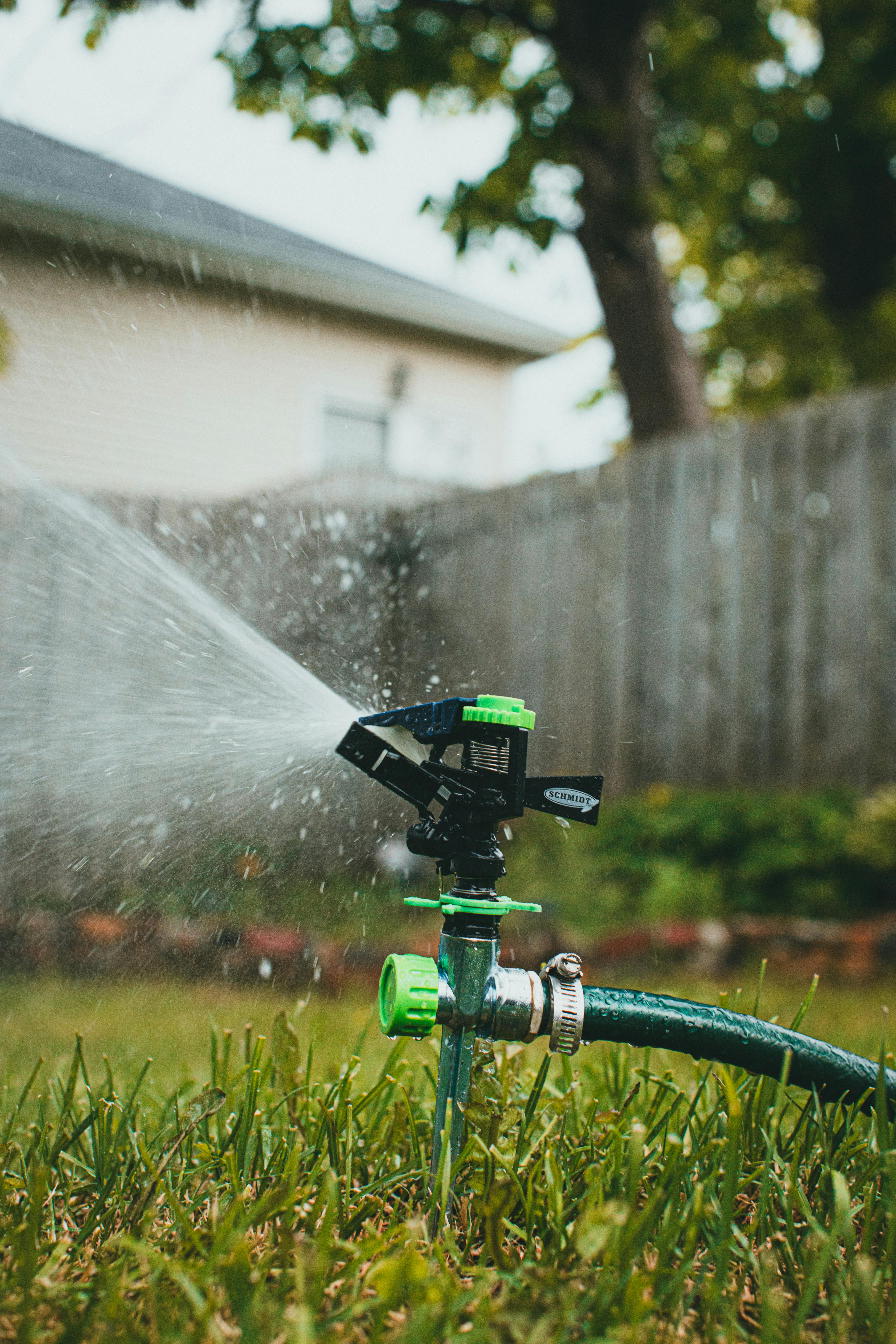 Un arroseur de jardin en état de marche | Source : Pexels