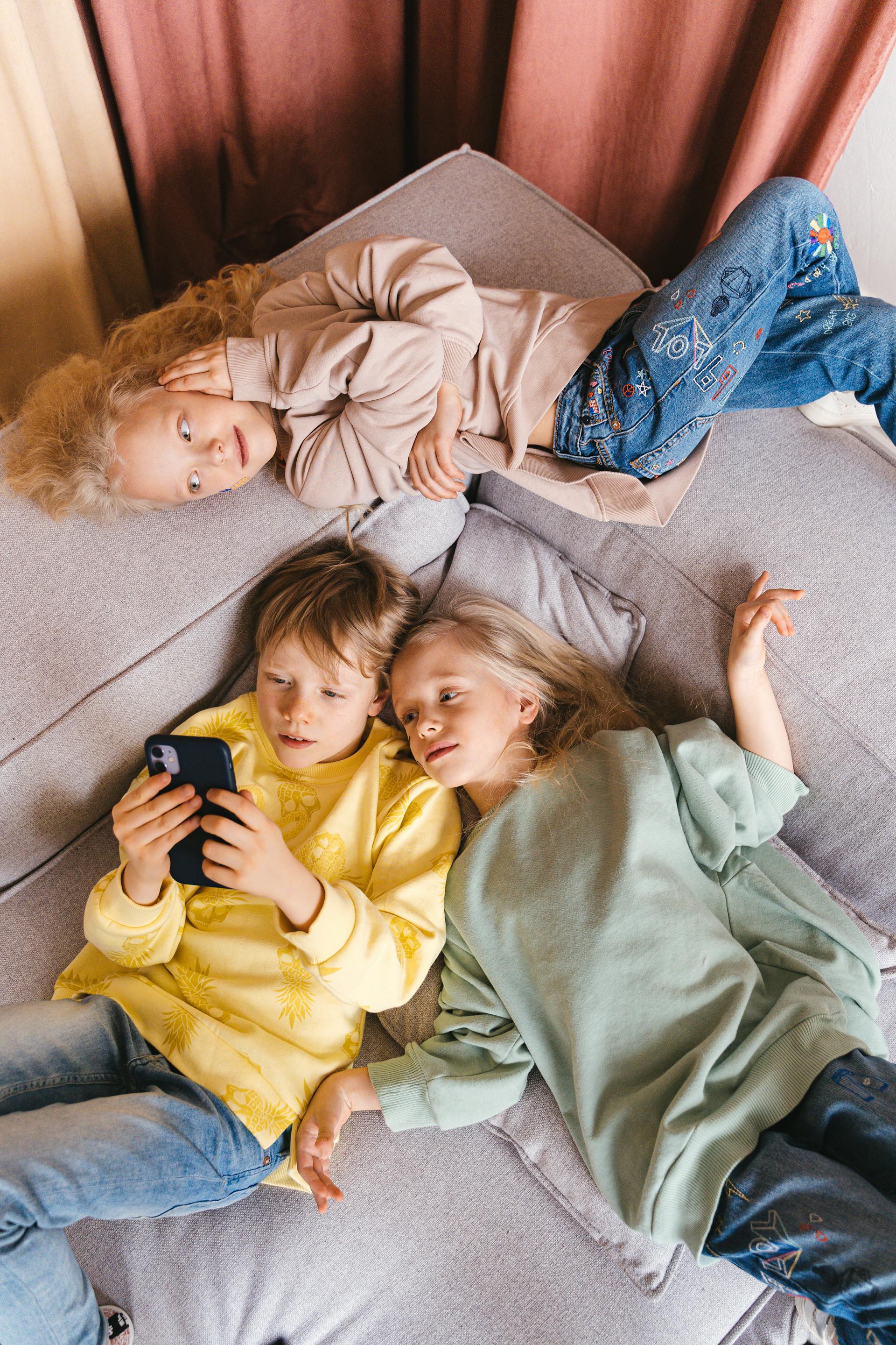Trois jeunes enfants | Source : Pexels