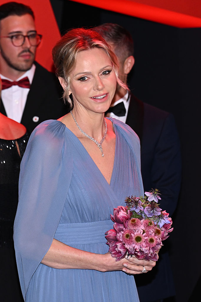 La princesse Charlène de Monaco u 76e bal de la Croix-Rouge le 12 juillet 2025 à Monaco | Source : Getty Images