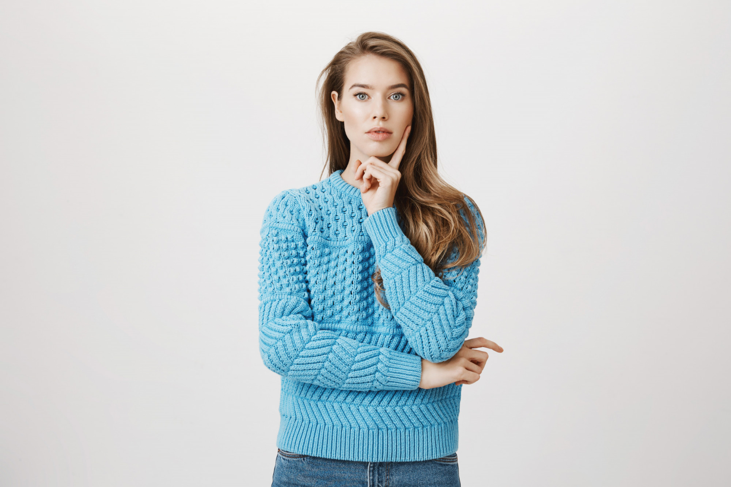 Une femme qui doute | Source : Freepik