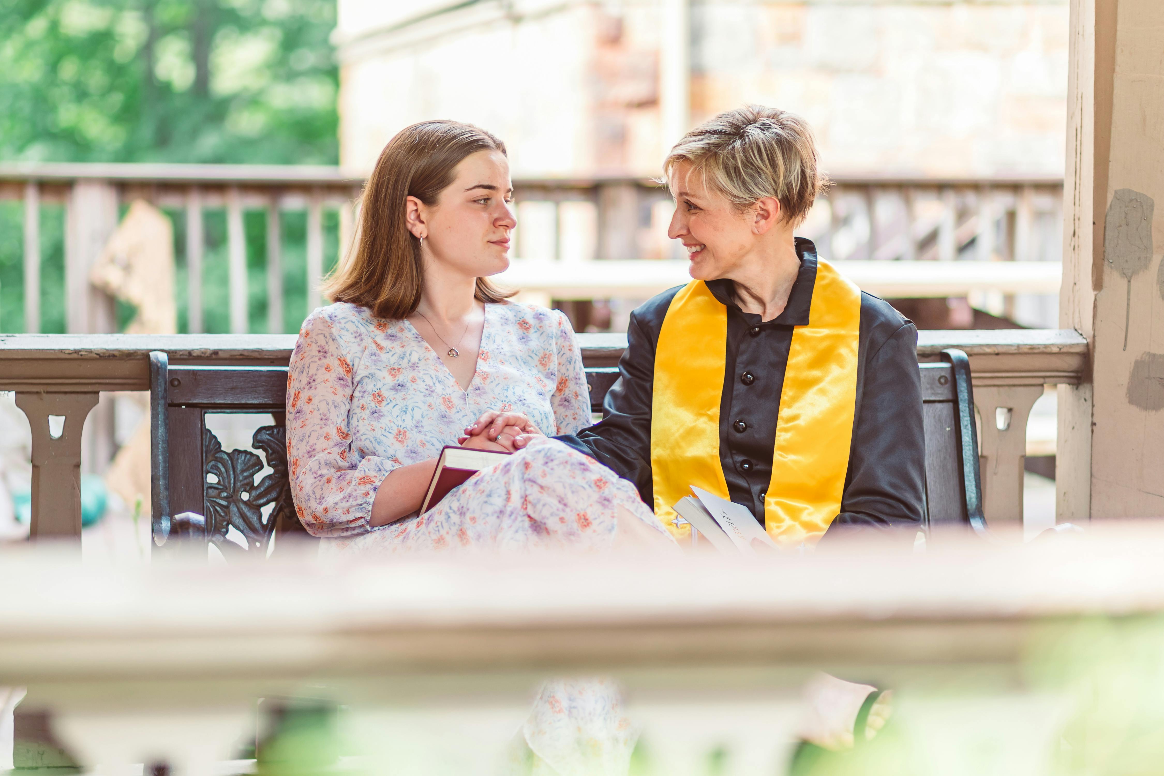 Deux femmes se regardant l'une l'autre | Source : Pexels
