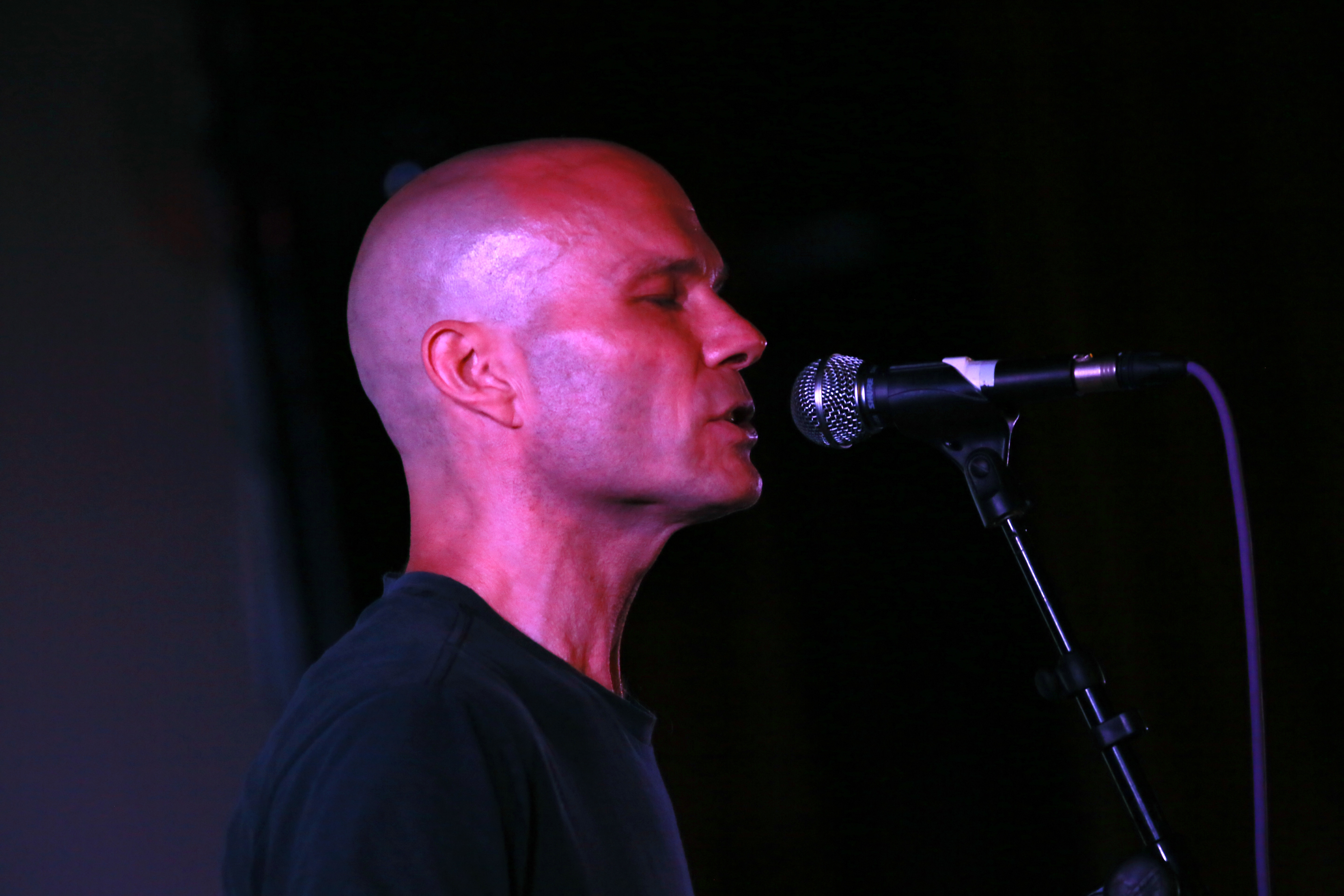 L'acteur chante et joue de la guitare lors du Twin Peaks UK Festival, le 7 octobre 2017 à Londres, en Angleterre | Source : Getty Images