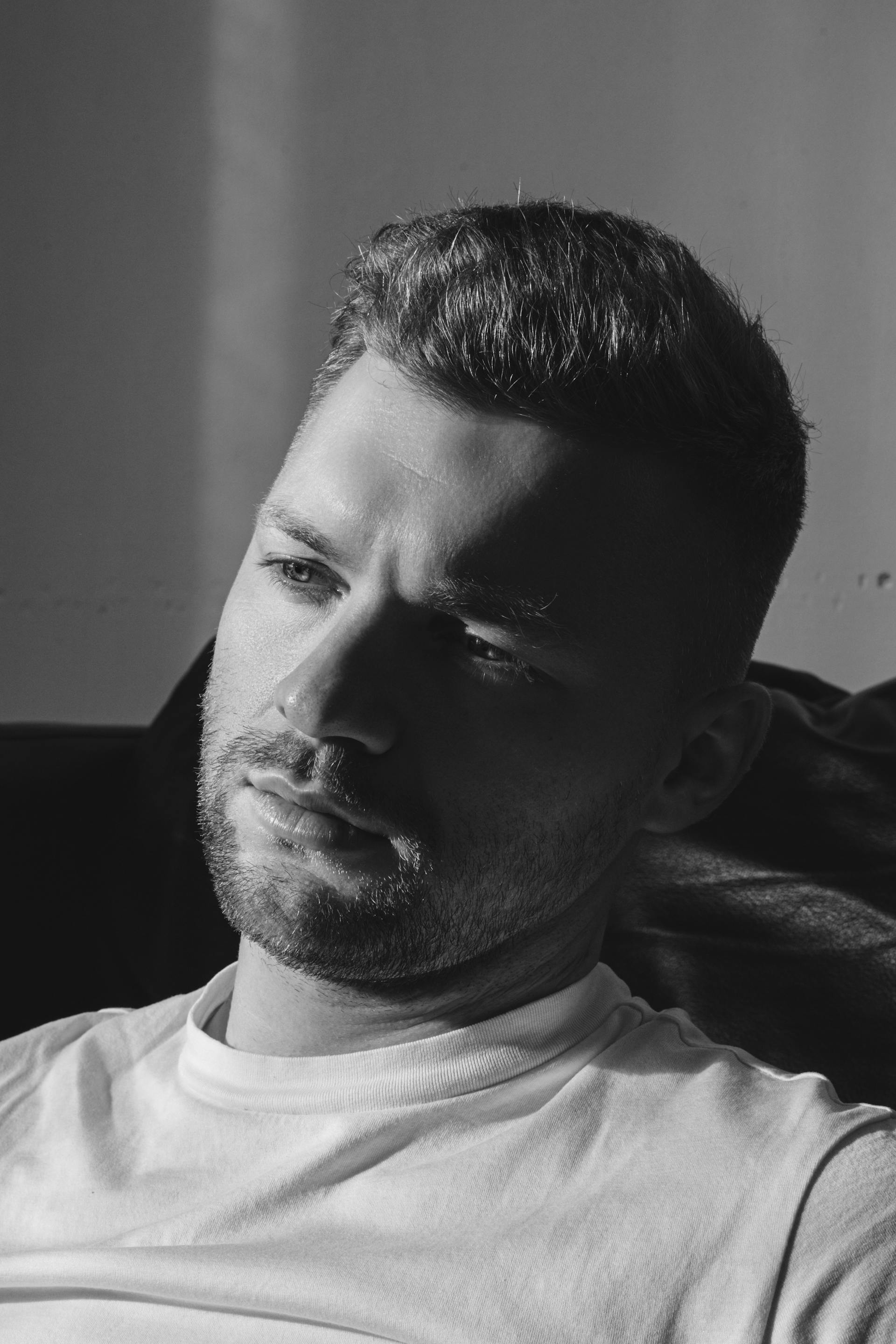 Un homme perplexe | Source : Pexels