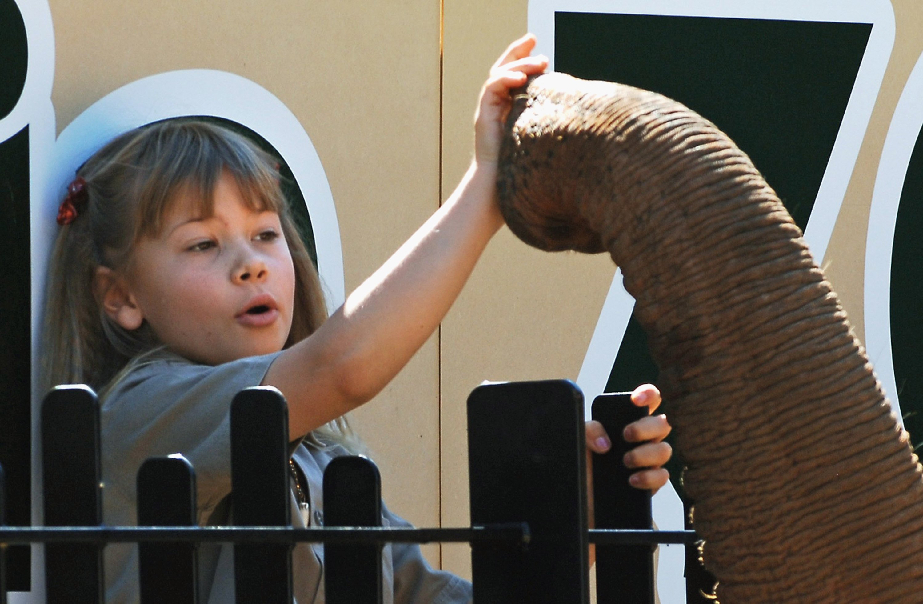 Bindi Irwin lors de la cérémonie de commémoration de Steve Irwin le 20 septembre 2006 à Beerwah, en Australie. | Source : Getty Images