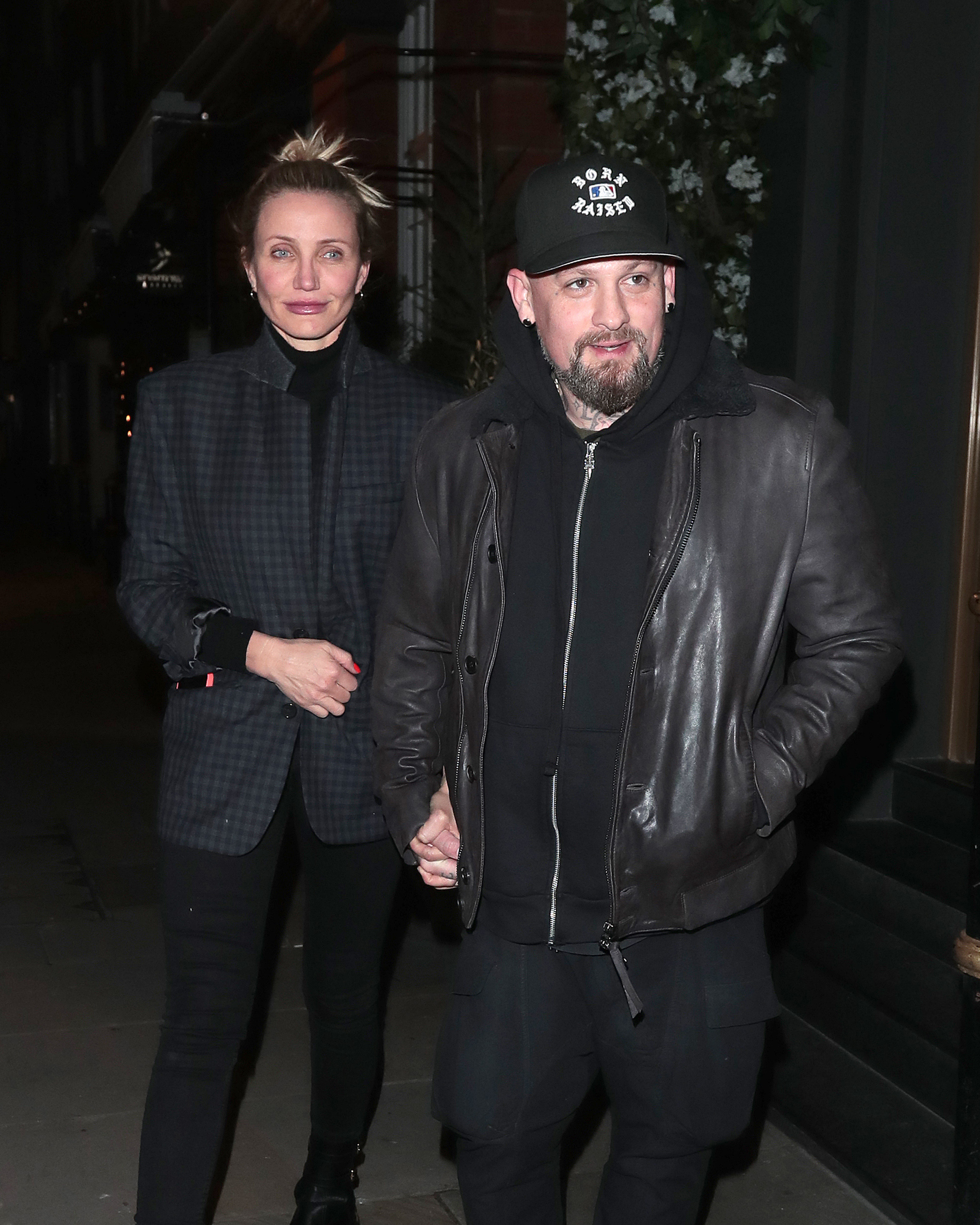 Cameron Diaz et Benji Madden aperçus lors d'une soirée le 2 décembre 2022 à Londres, en Angleterre. | Source : Getty Images