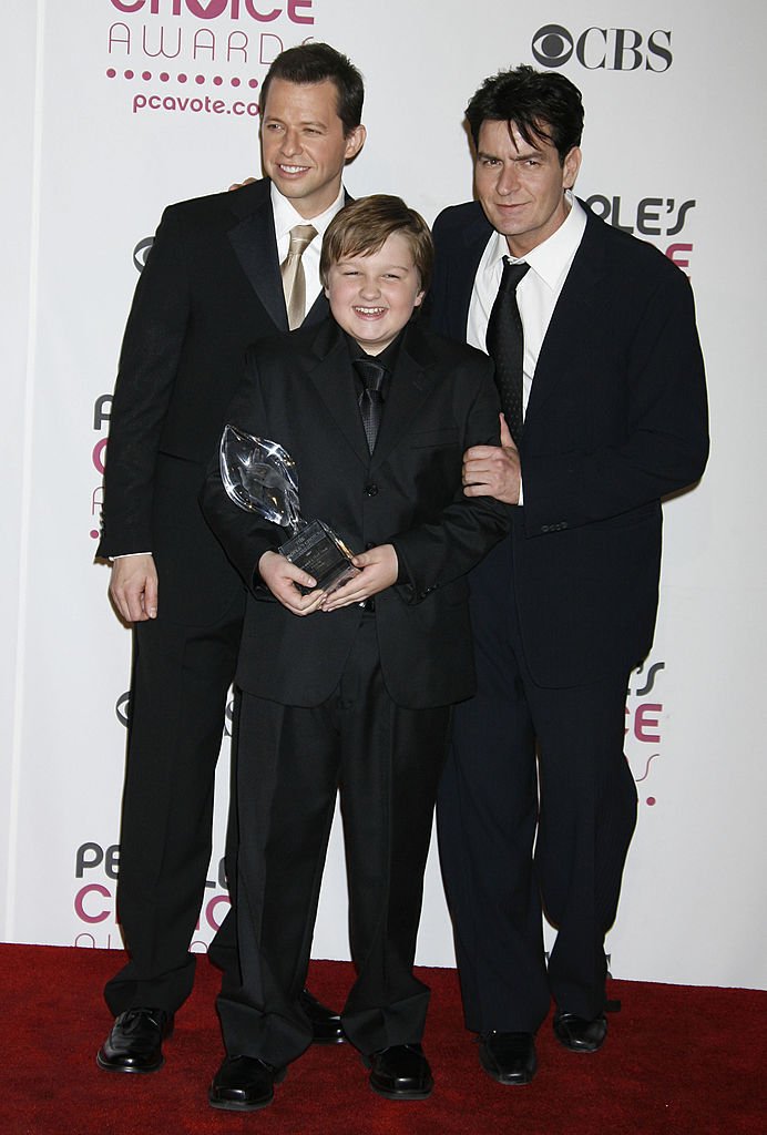 Les lauréats du prix de la meilleure série télévisée comique pour Mon oncle Charlie en 2007 | Source : Getty Images