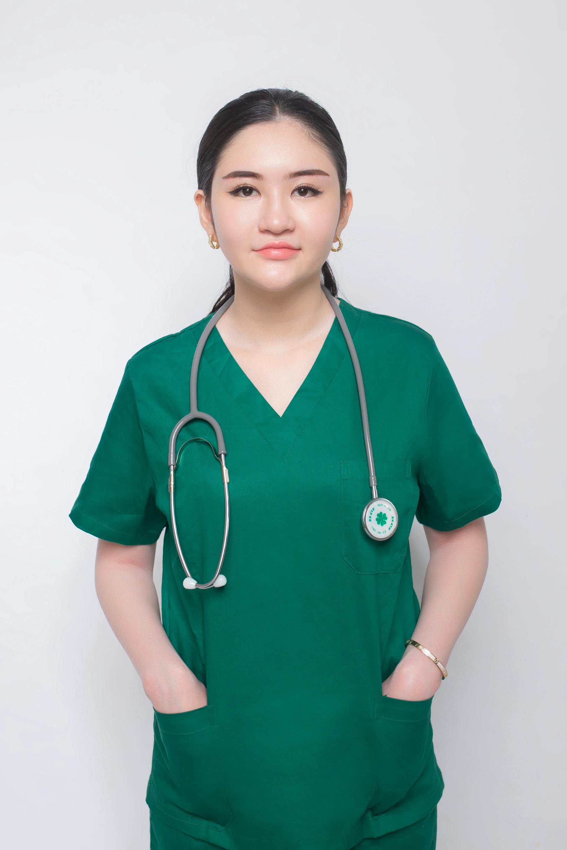 Une infirmière portant une blouse | Source : Pexels