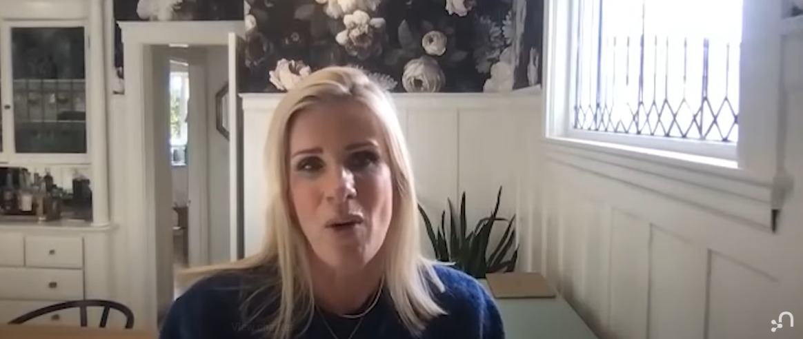 Kristin Cabot, directrice des ressources humaines, dans une interview avec Neo4j, tirée d'une publication YouTube datée du 30 mars 2021 | Source : YouTube/Neo4j
