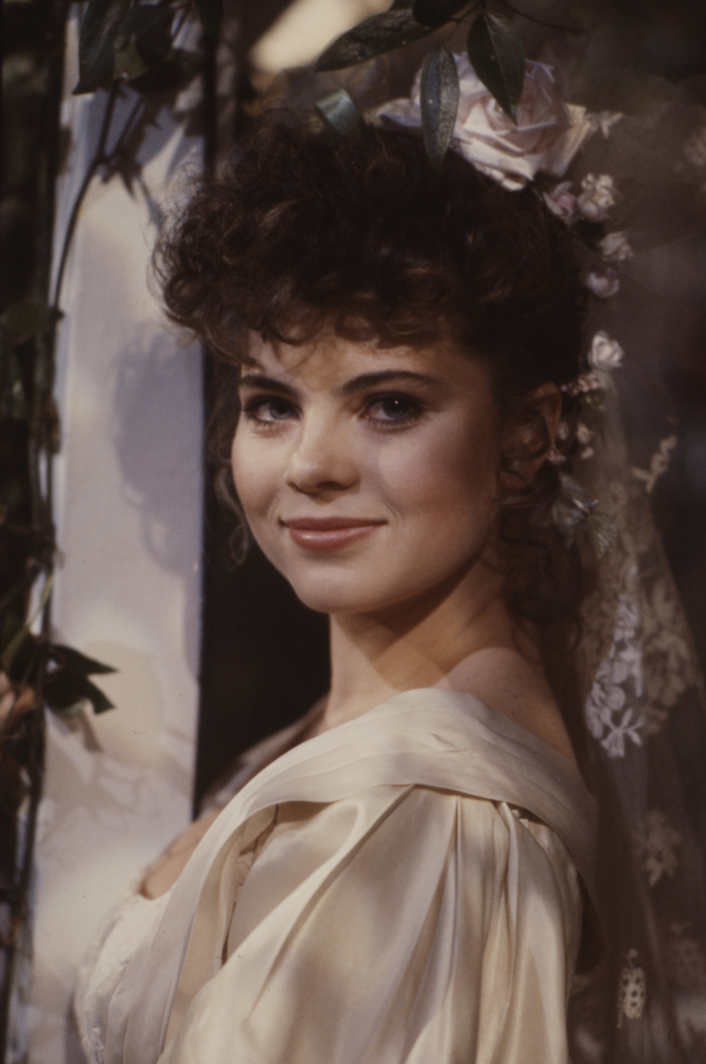 Yasmine Bleeth dans le feuilleton télévisé « Ryan's Hope », vers 1985 | Source : Getty Images