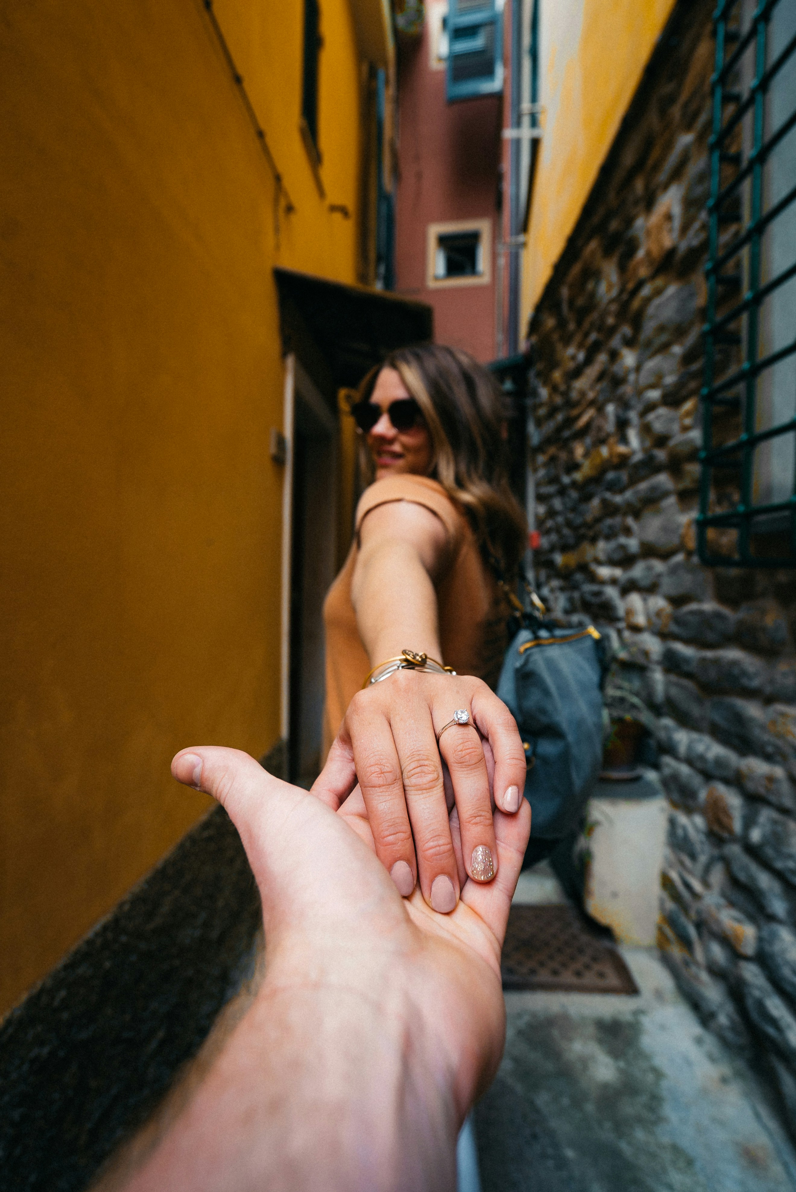 Femme montrant sa bague | Source : Pexels